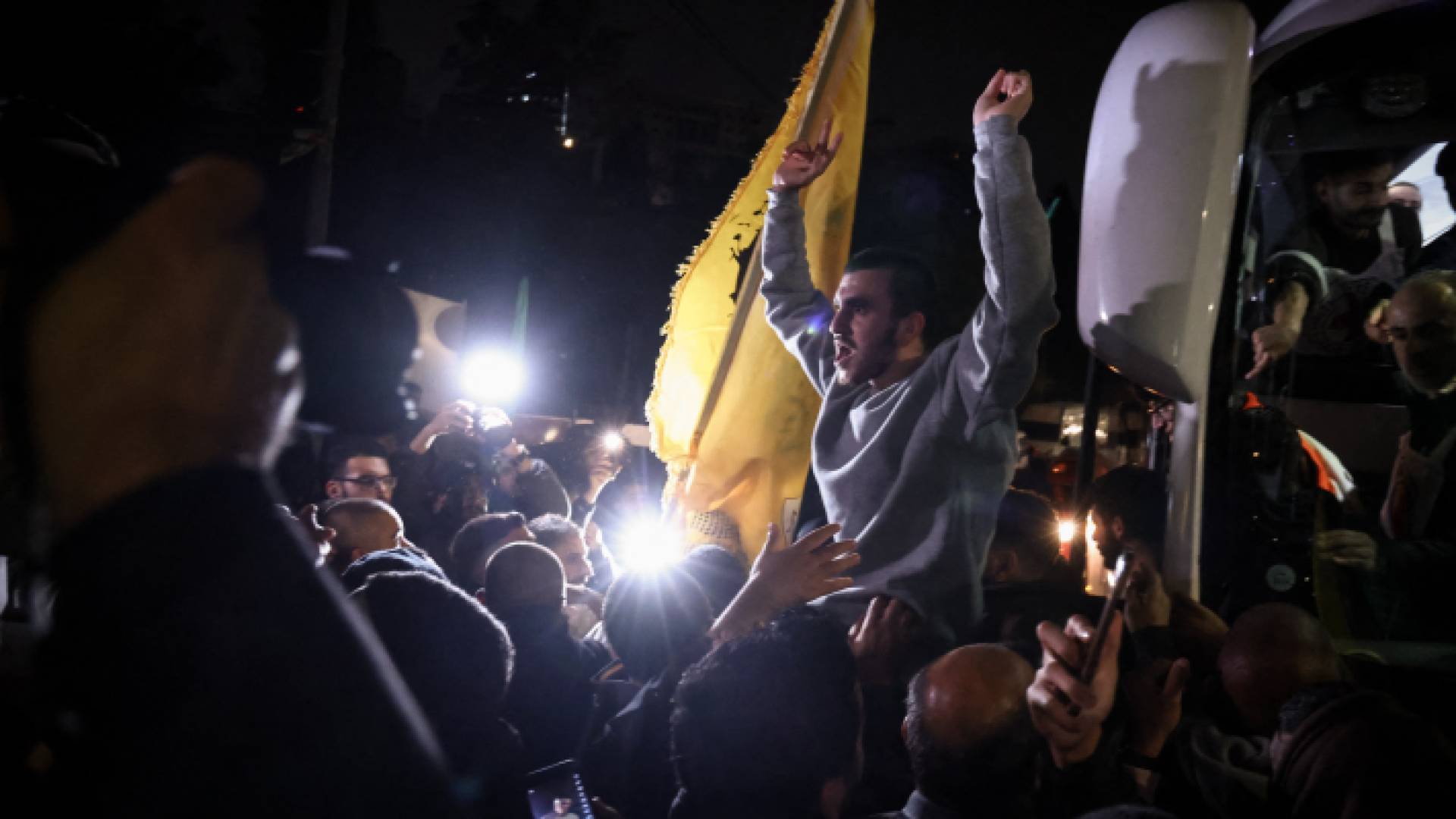 الاحتفال بوصول أسير محرر من سجون الاحتلال