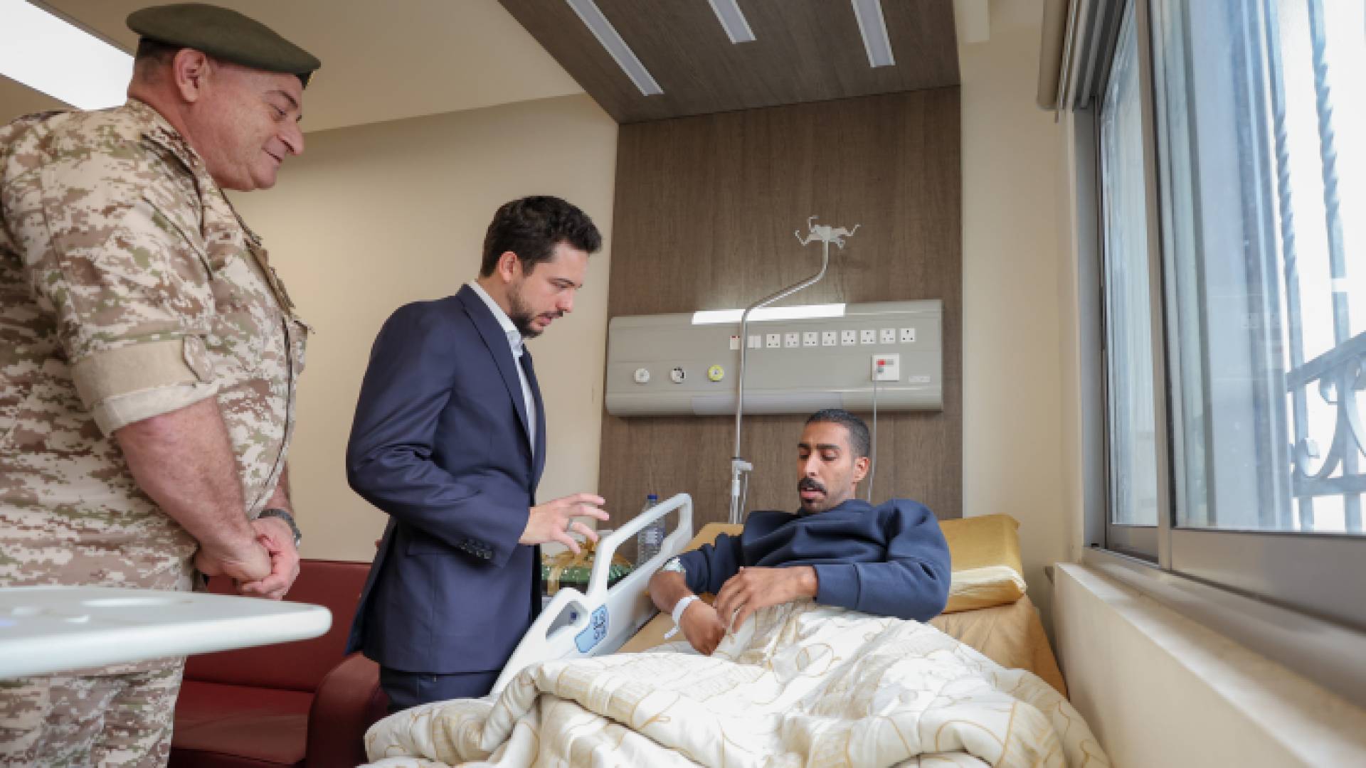 جانب من زيارة سمو ولي العهد