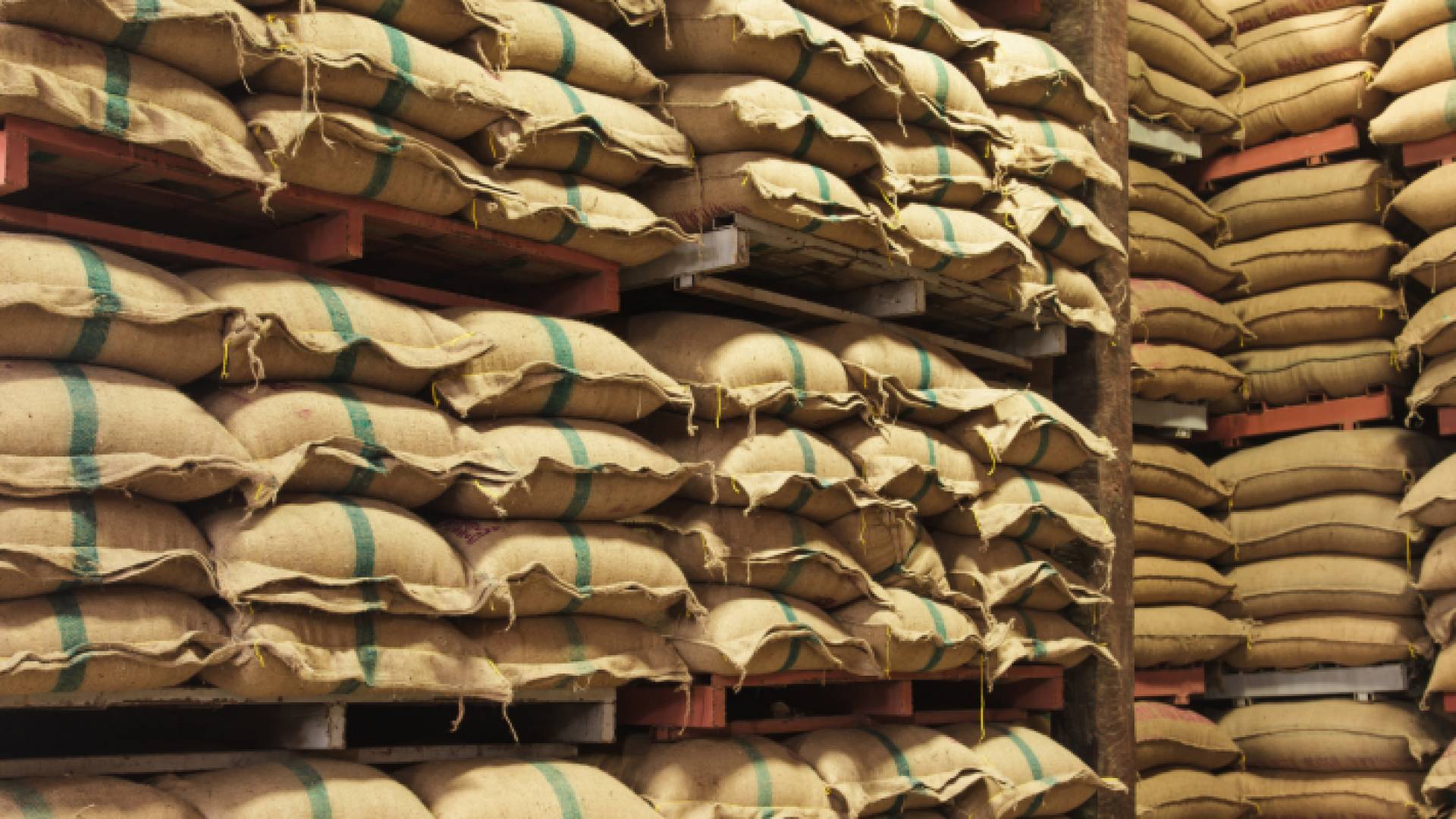 "شوالات" من الطحين