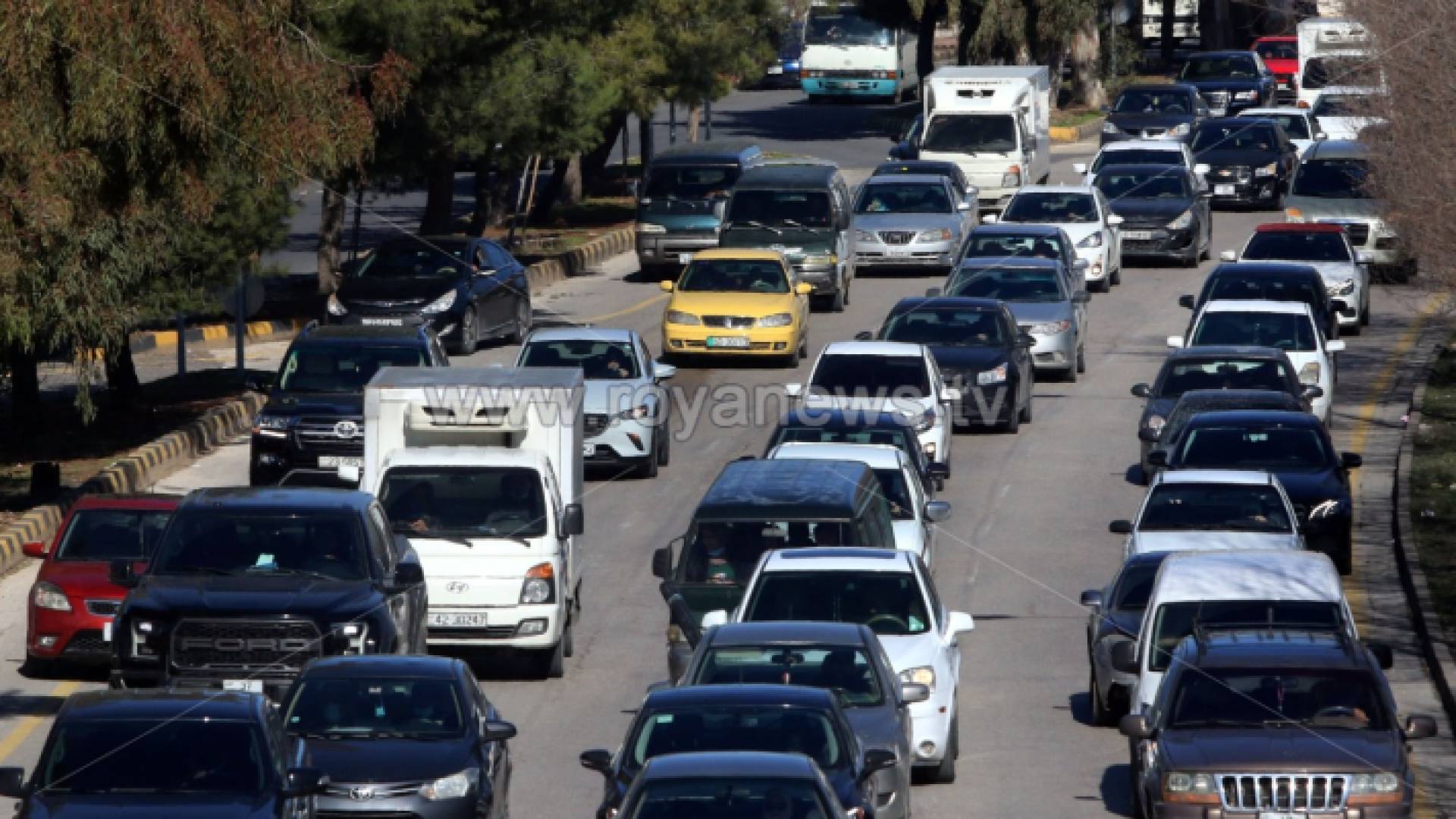 مركبات في أحد شوارع العاصمة عمان