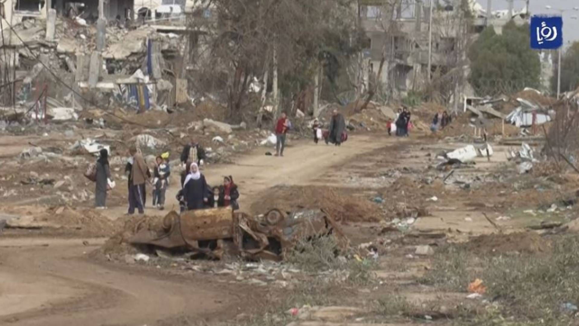 فلسطينيون عائدون إلى منازلهم