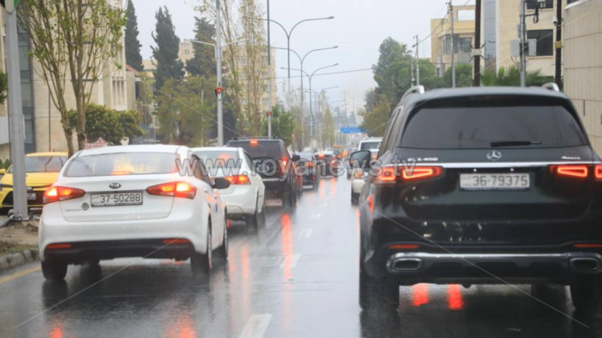 مركبات في أحد شوارع العاصمة عمان