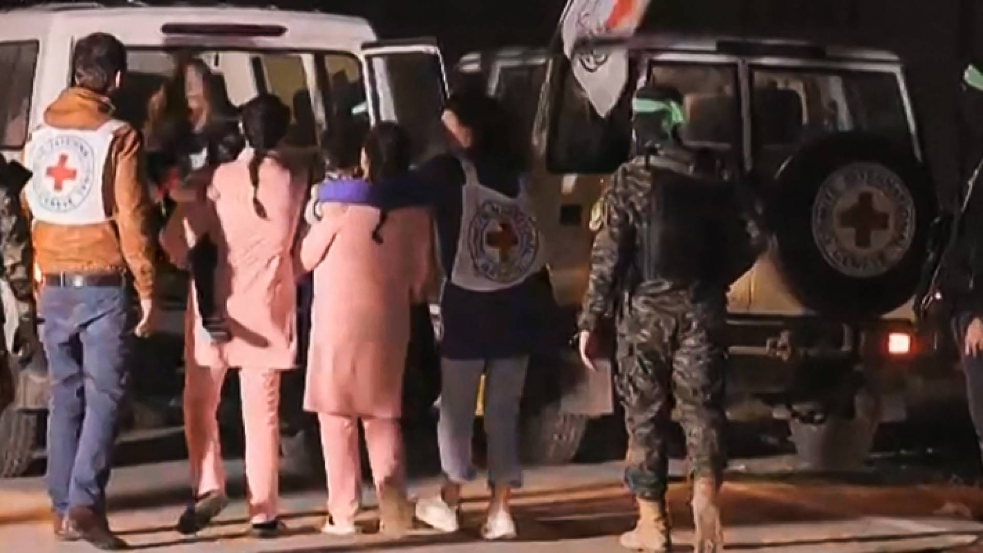 لحظة تسليم محتجزين - أرشيفية