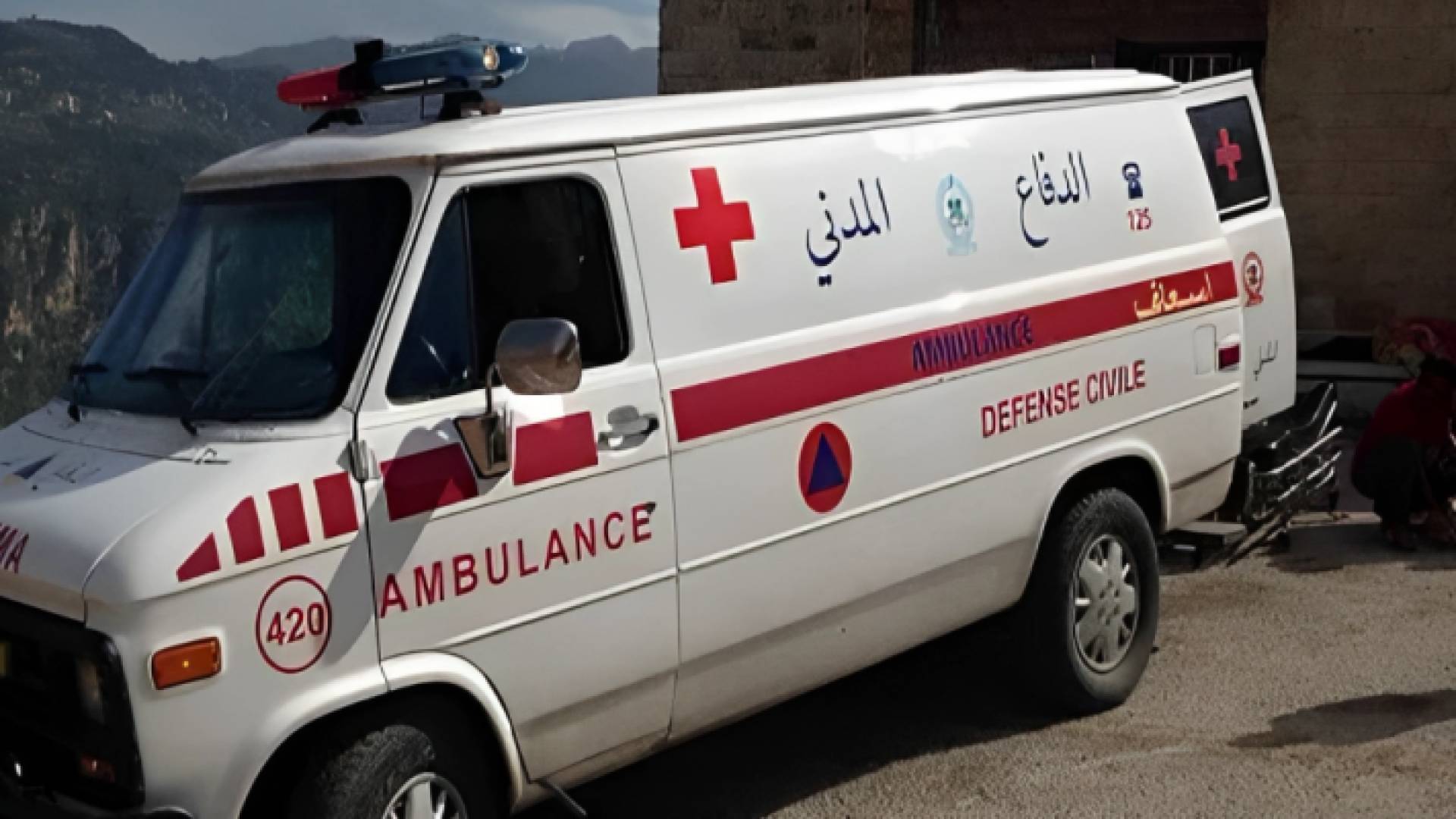 سيارة إسعاف لبنانية