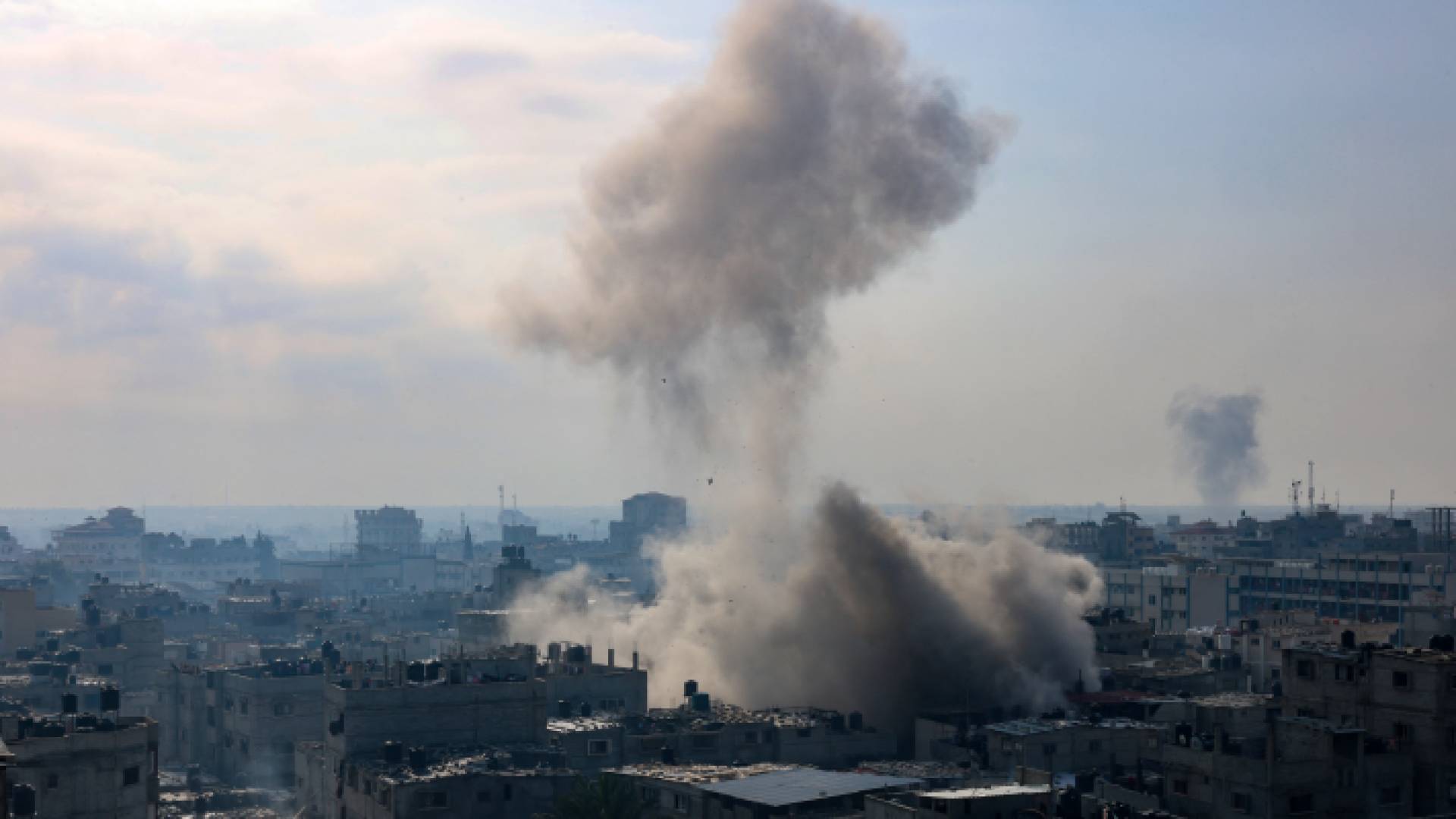 الاحتلال الإسرائيلي يقصف قطاع غزة