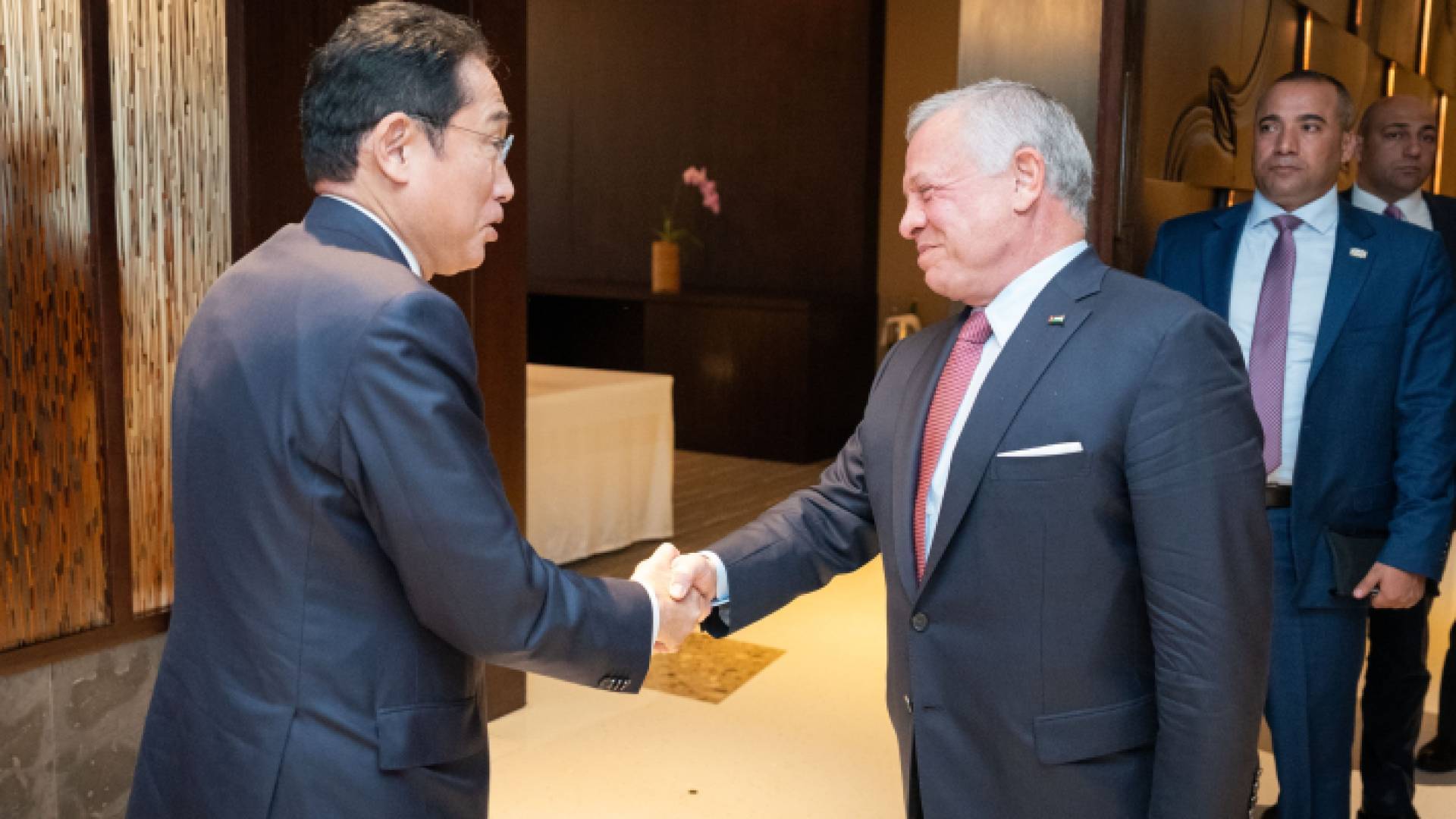 جلالة الملك عبدالله الثاني ورئيس الوزراء الياباني فوميو كيشيدا