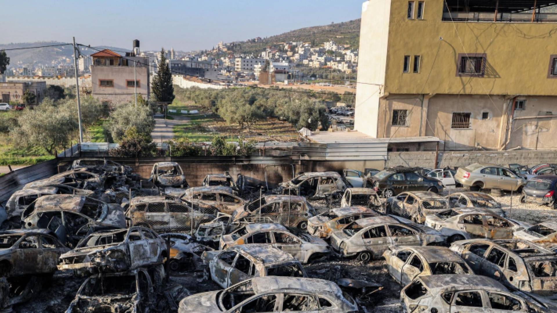 الاحتلال يستهدف بلدية حوارة ويصادر أراضي لأغراض عسكرية