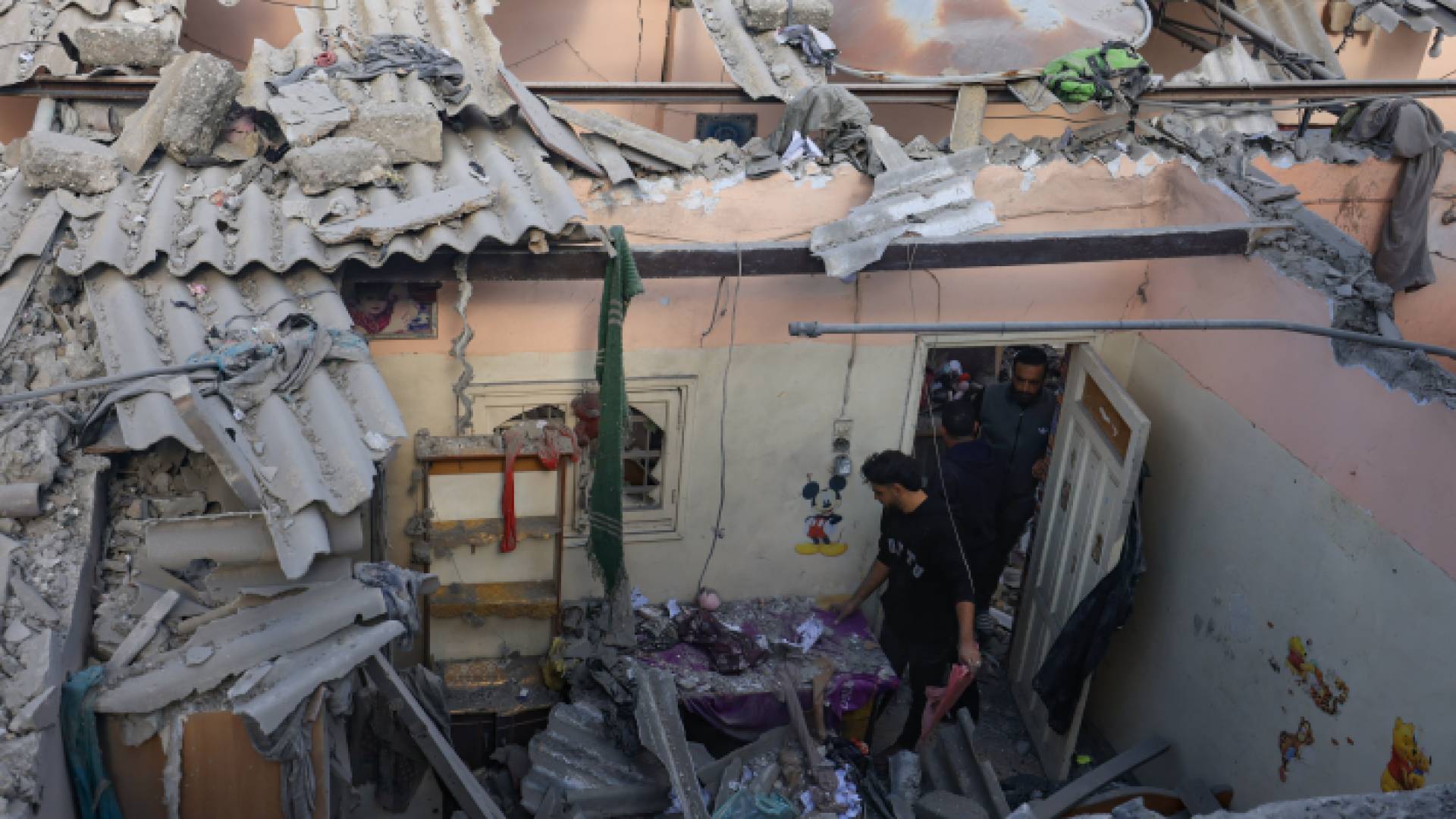 منزل في خانيونس عقب دماره