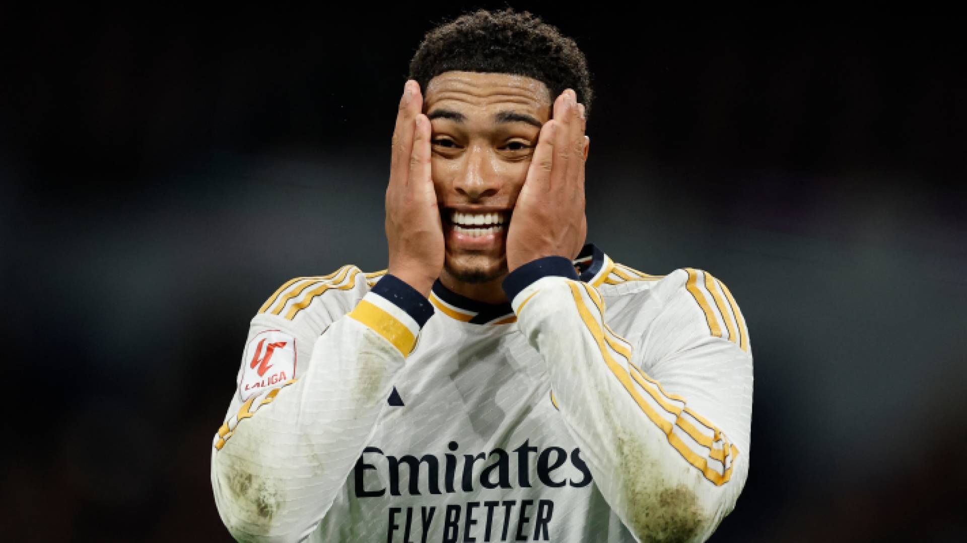 بيلينغهام يحتفل بهدف