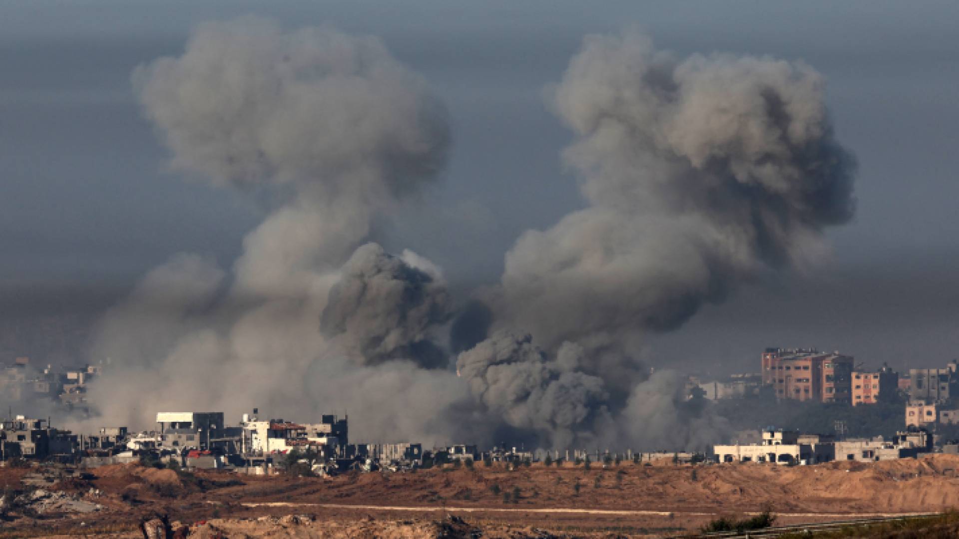 قصف غزة بغارات لطائرات الاحتلال - أرشيفية