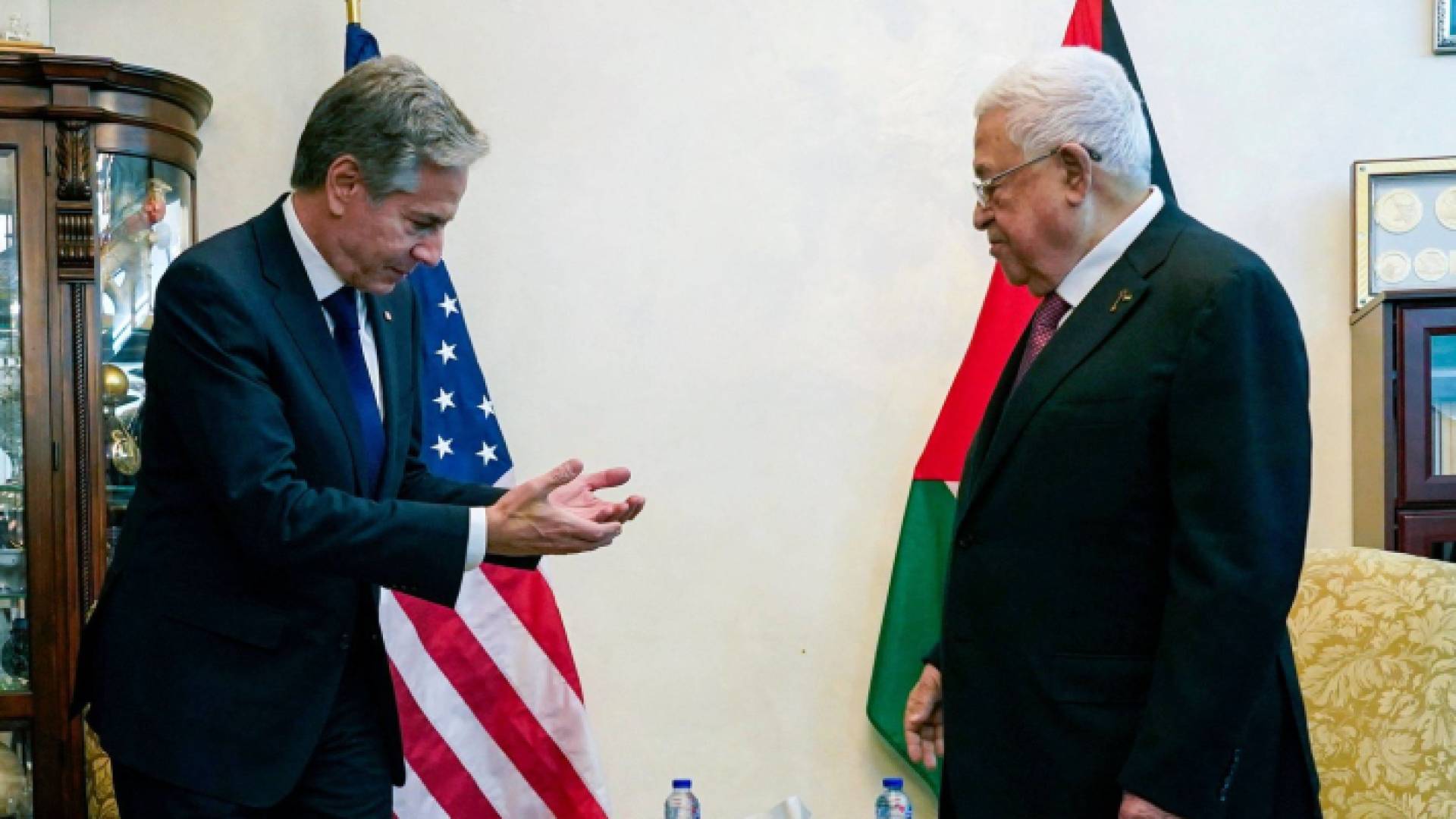 وزير الخارجية الأمريكي أنتوني بلينكن والرئيس الفلسطيني محمود عباس