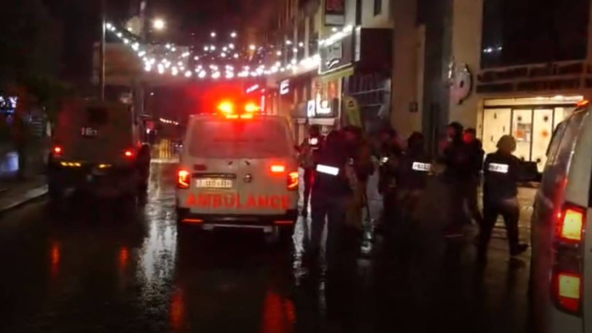 لحظة احتجاز سيارة إسعاف