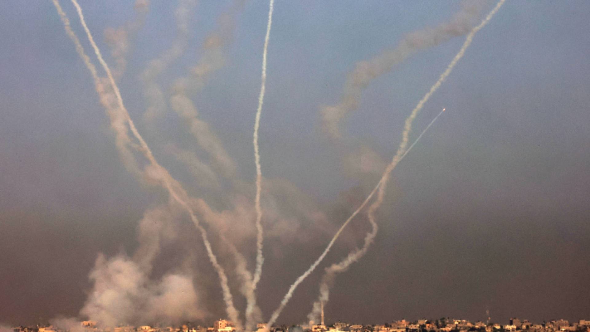 رشقات صاروخية أطلقتها المقاومة الفلسطينية من غزة باتجاه الأراضي المحتلة