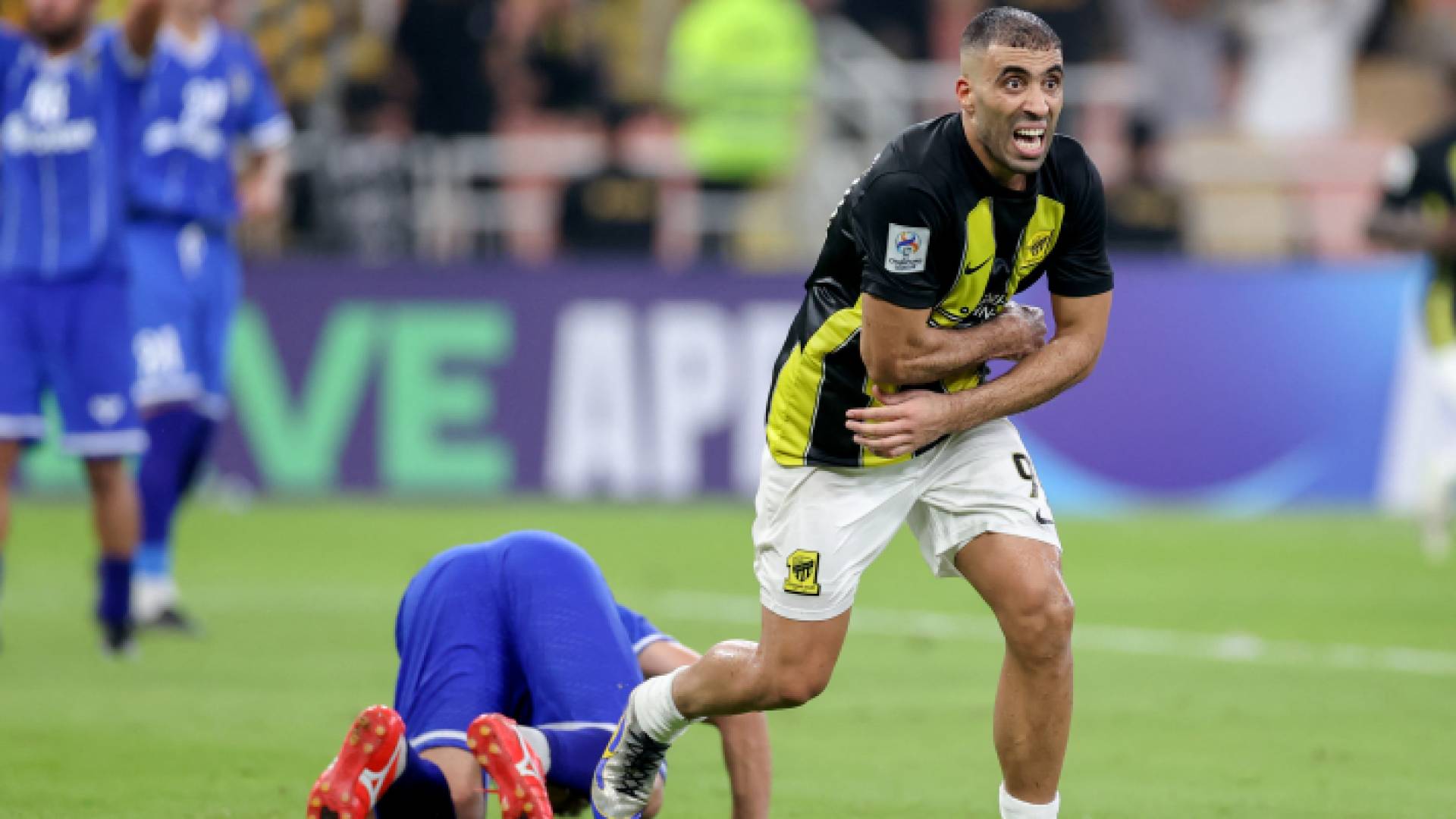 عبد الرزاق حمدالله يحتفل بهدف