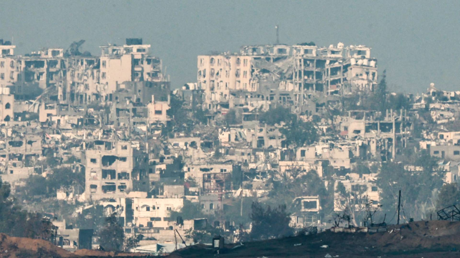 الصورة من آثار الدمار الذي خلفه الاحتلال في غزة