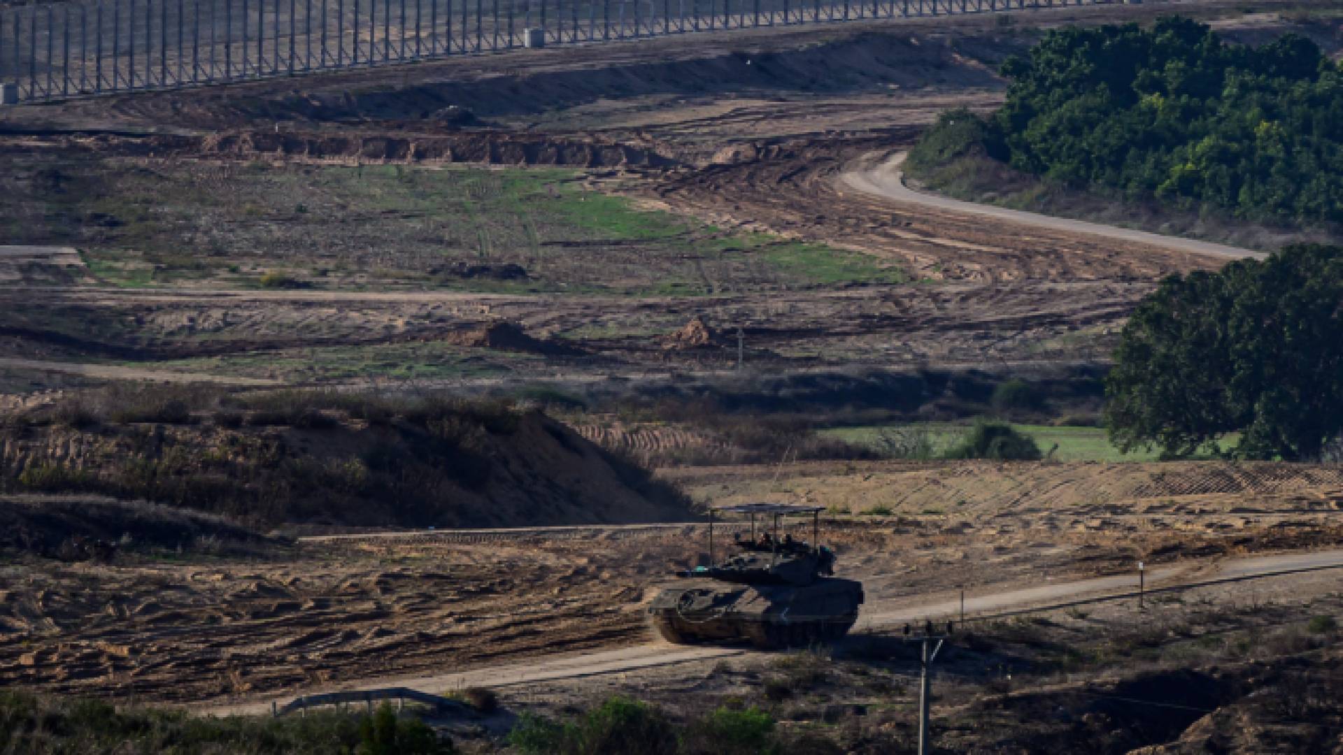 أعمدة دخان تتصاعد بعد قصف الاحتلال الإسرائيلي في قطاع غزة