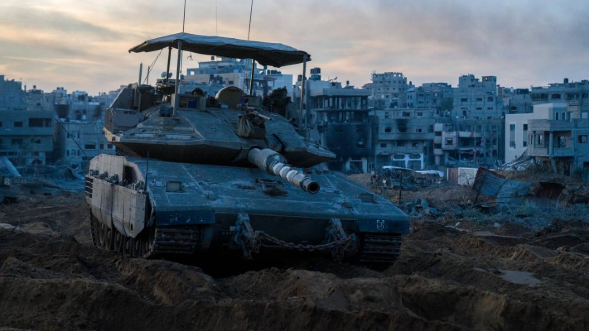 دبابة لجيش الاحتلال الإسرائيلي في قطاع غزة