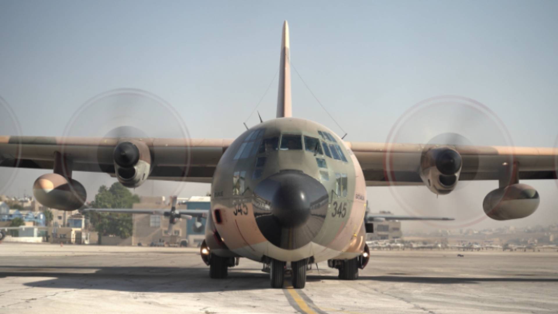 طائرة أردنية محملة بالمساعدات إلى غزة