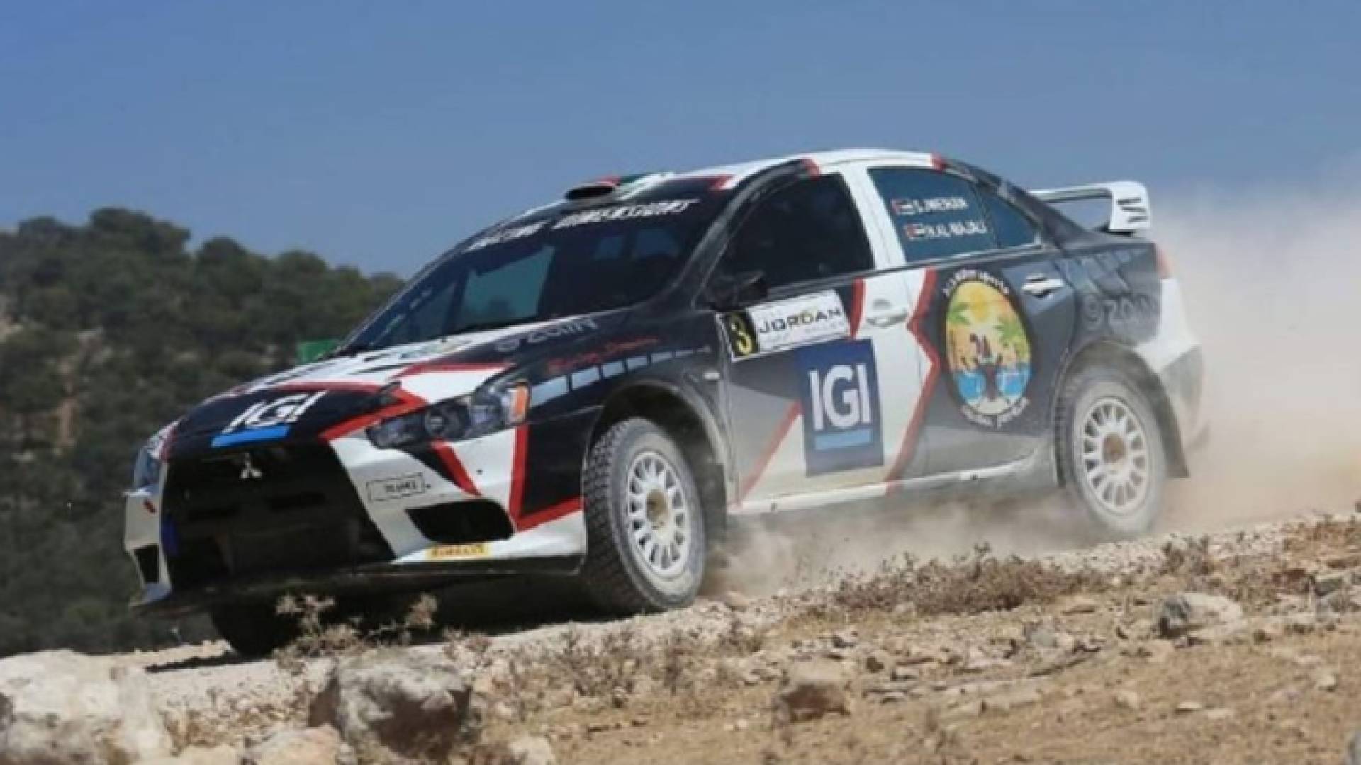 شاكر جويحان خلال مشاركته في بطولة الشرق الأوسط للراليات