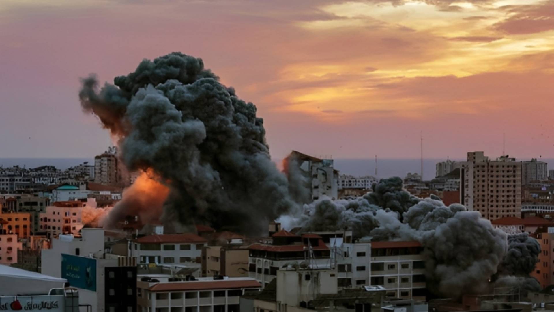 قصف عنيف على قطاع غزة