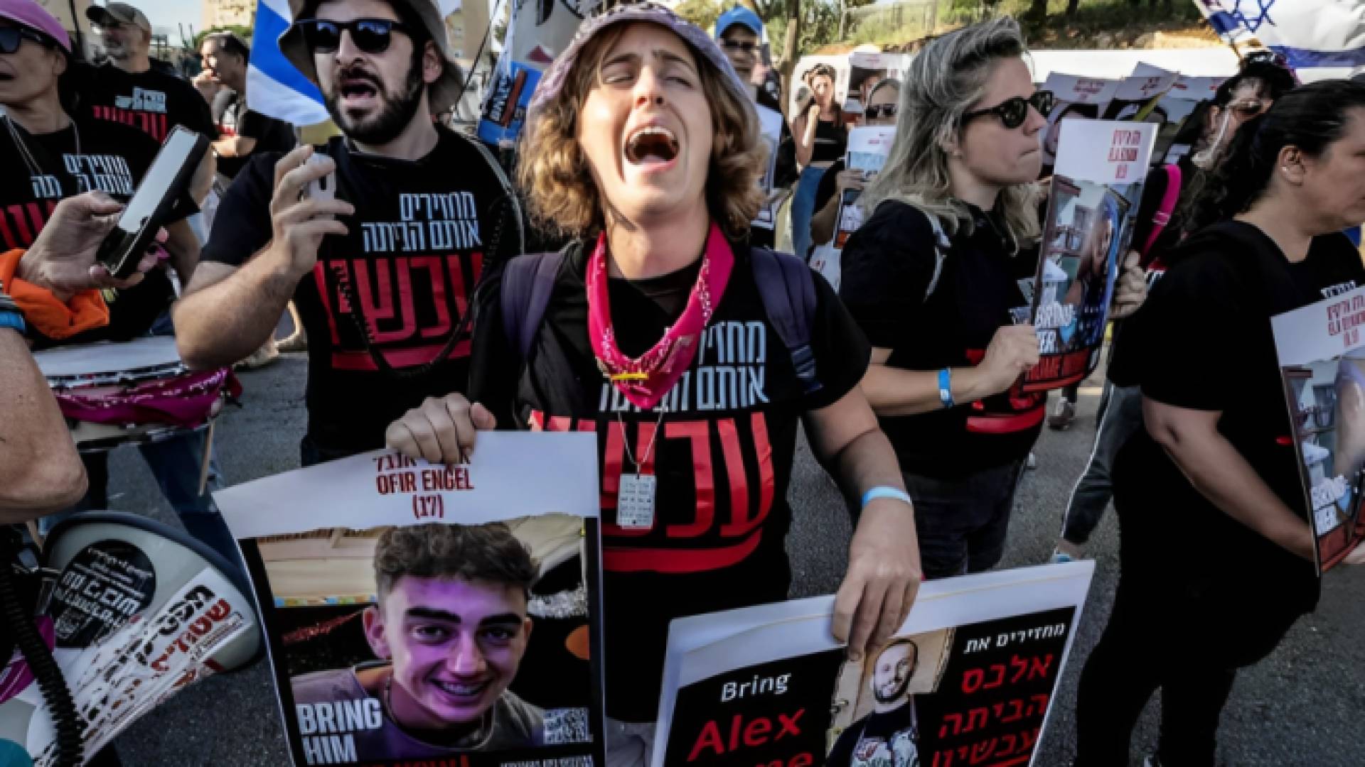 مسيرة لعائلات محجزين في غزة