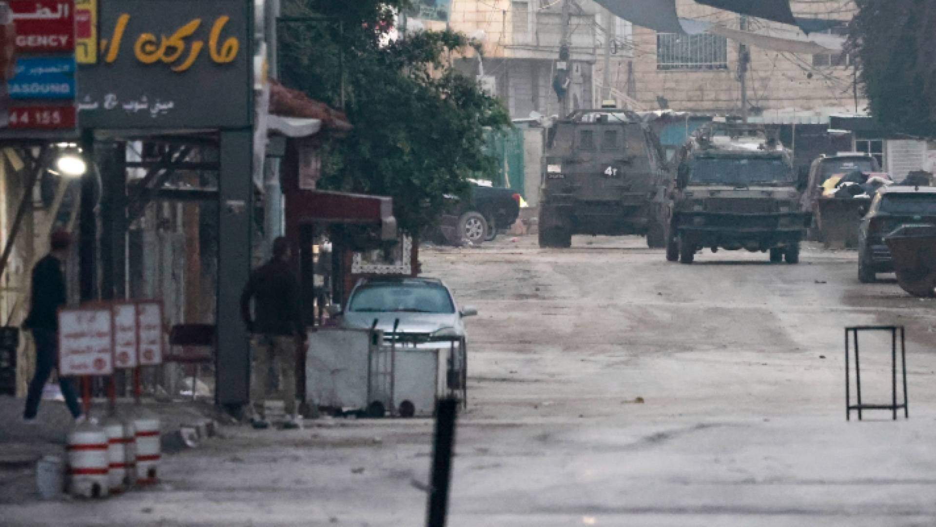 دوريات عسكرية للاحتلال في أحد الشوارع الفلسطينية