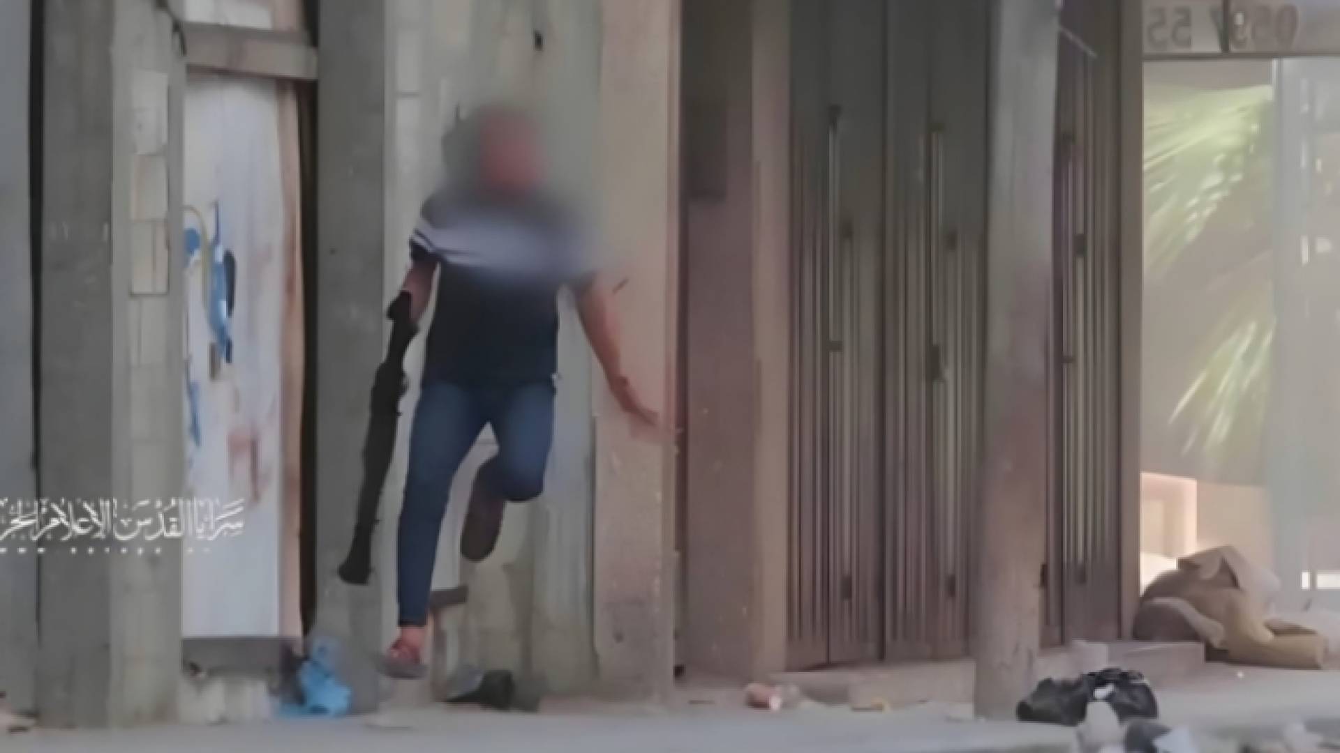 أحد عناصر سرايا القدس عقب تفجير دبابة للاحتلال في غزة