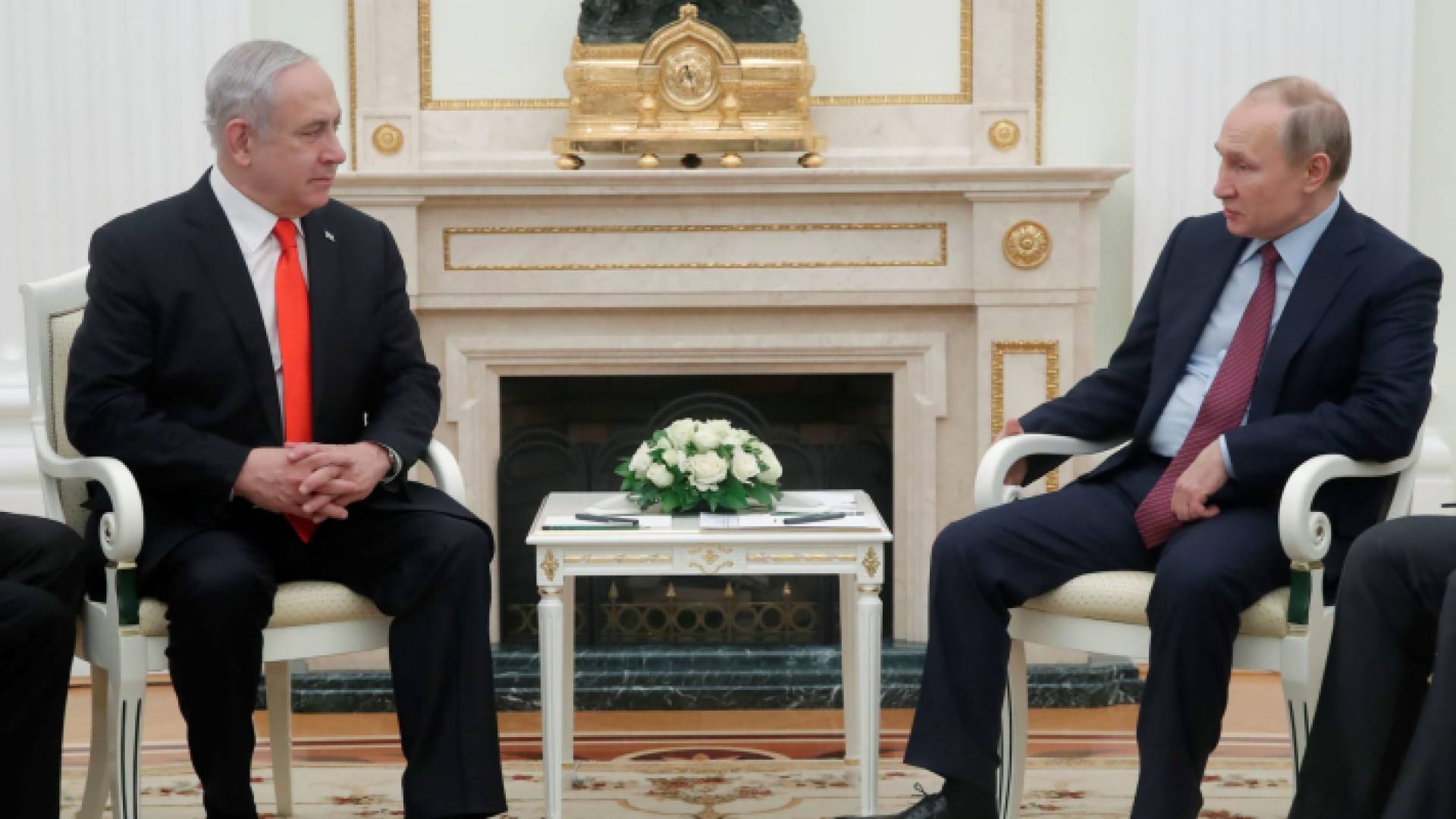 الرئيس الروسي فلاديمير بوتين ورئيس وزراء الاحتلال الإسرائيلي بنيامين نتنياهو