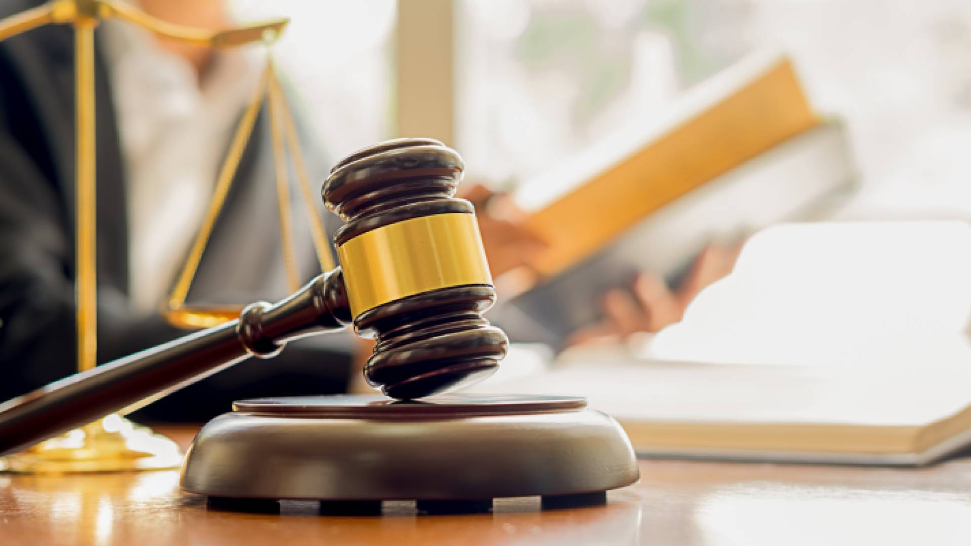 مطرقة محكمة