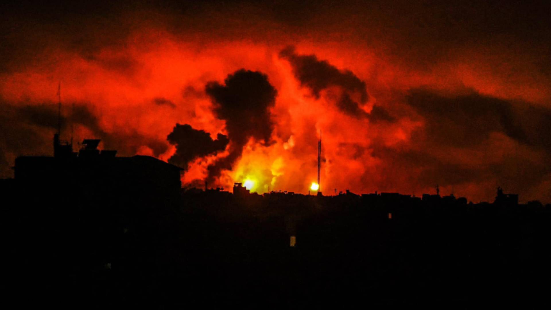 قصف عنيف على قطاع غزة