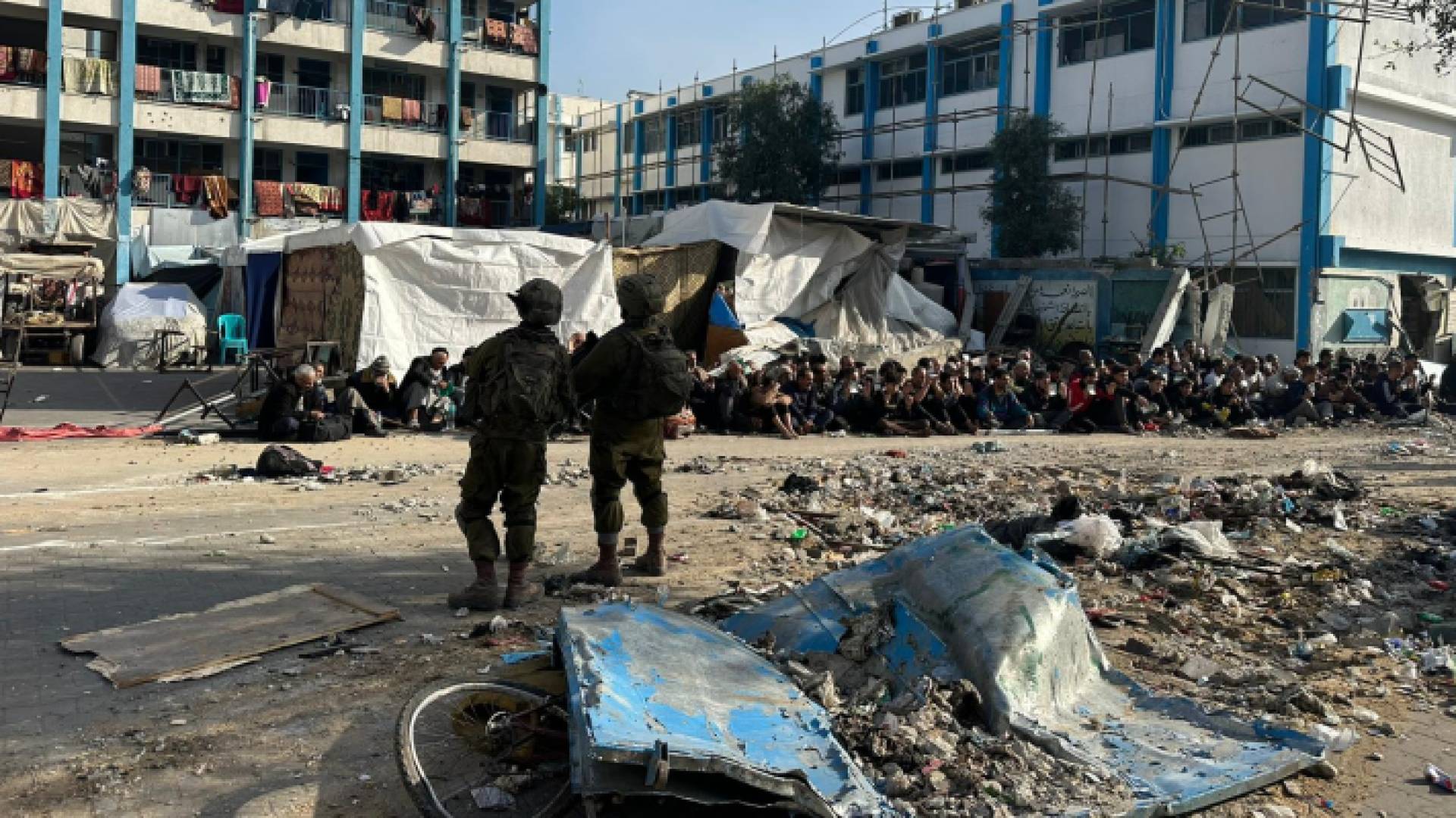 الاحتلال يعتقل عشرات الفلسطينيين في غزة تحت تهديد السلاح