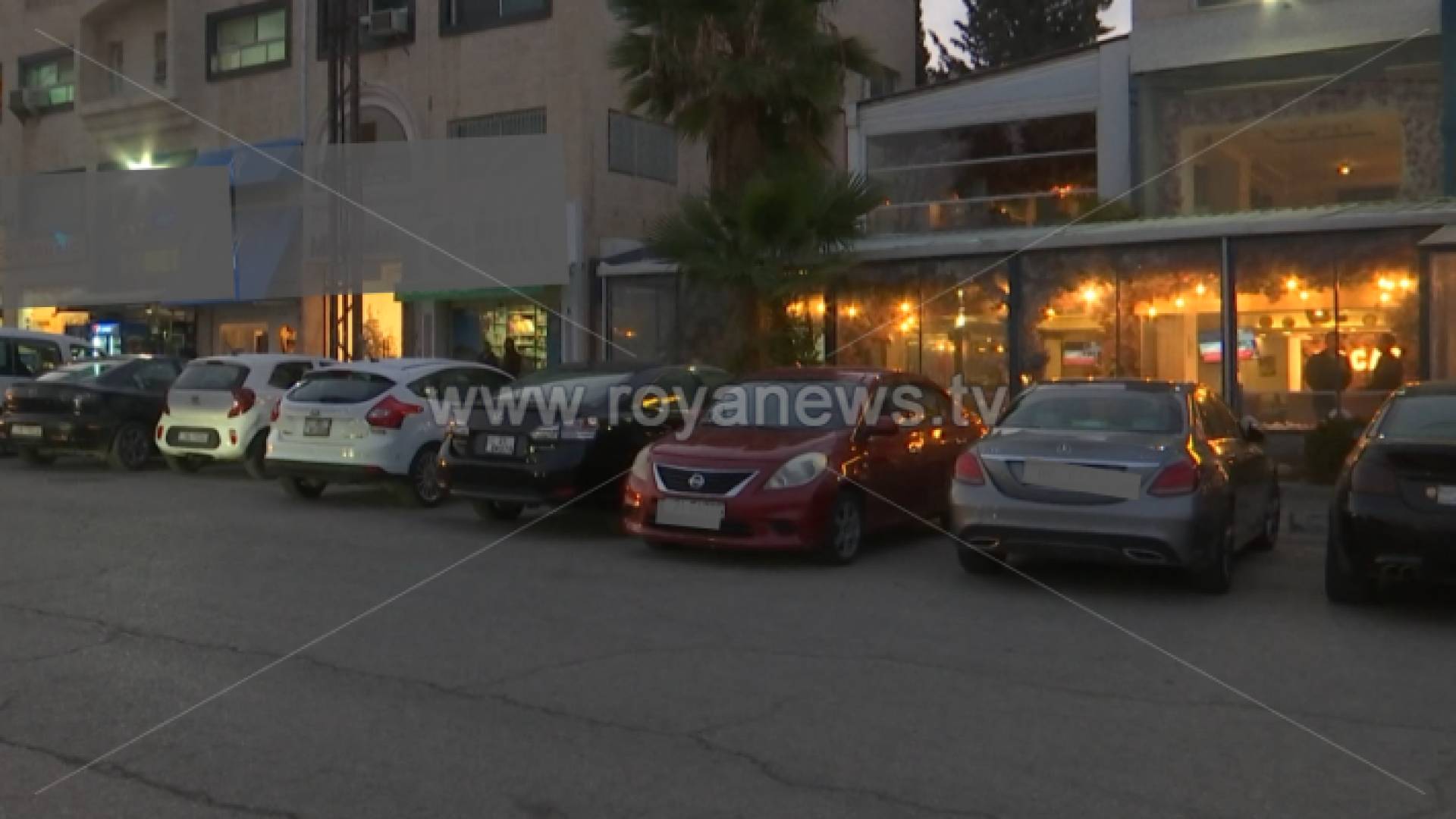 محال تجارية في منطقة عبدون قرب السفارة الأمريكية