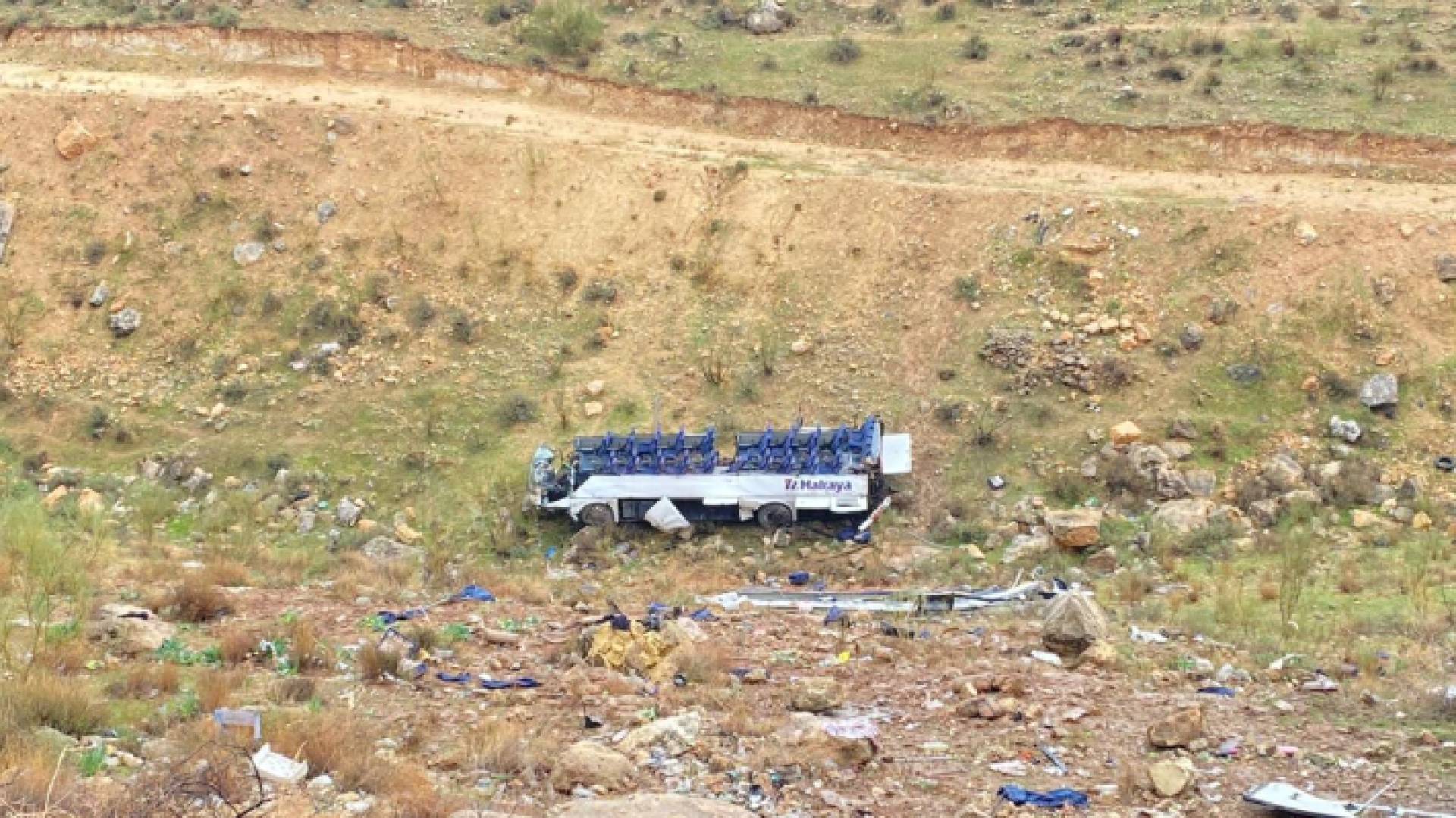 حافلة النقل التي تدهورت على طريق سلحوب