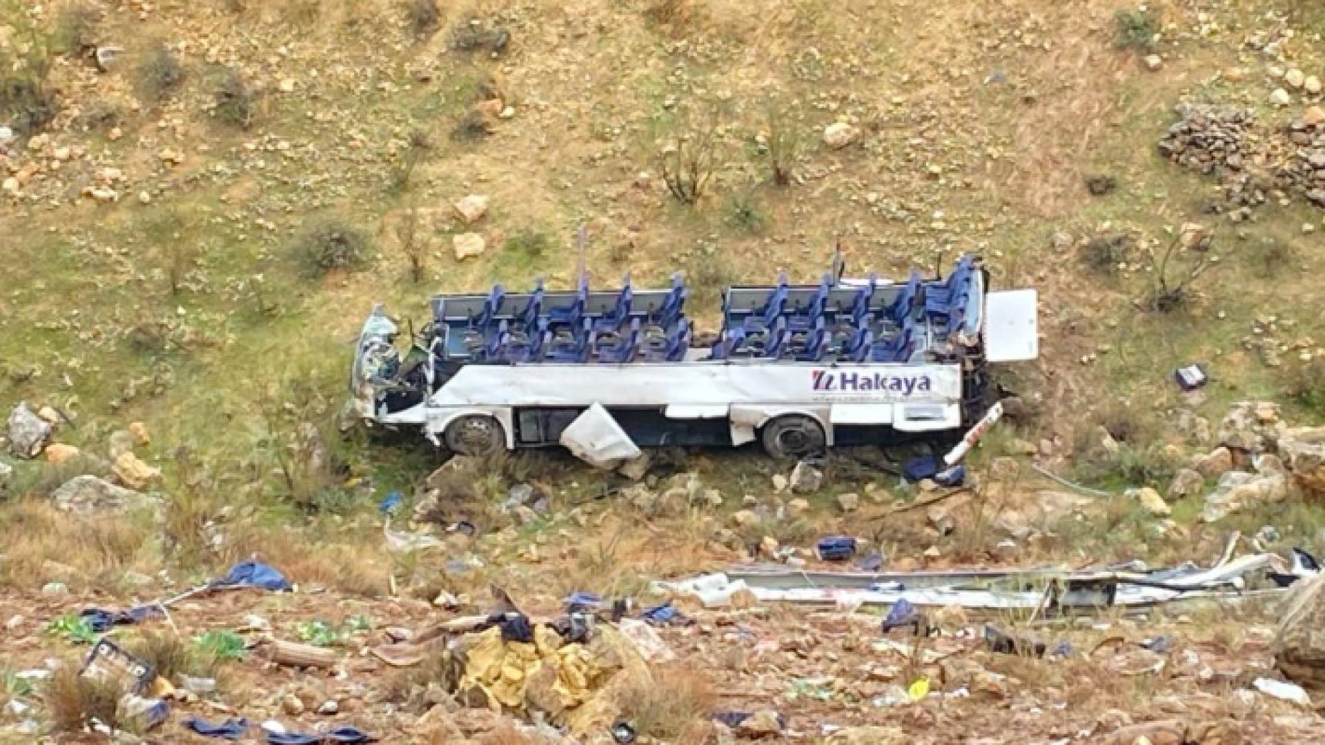 حافلة النقل التي تدهورت على طريق سلحوب