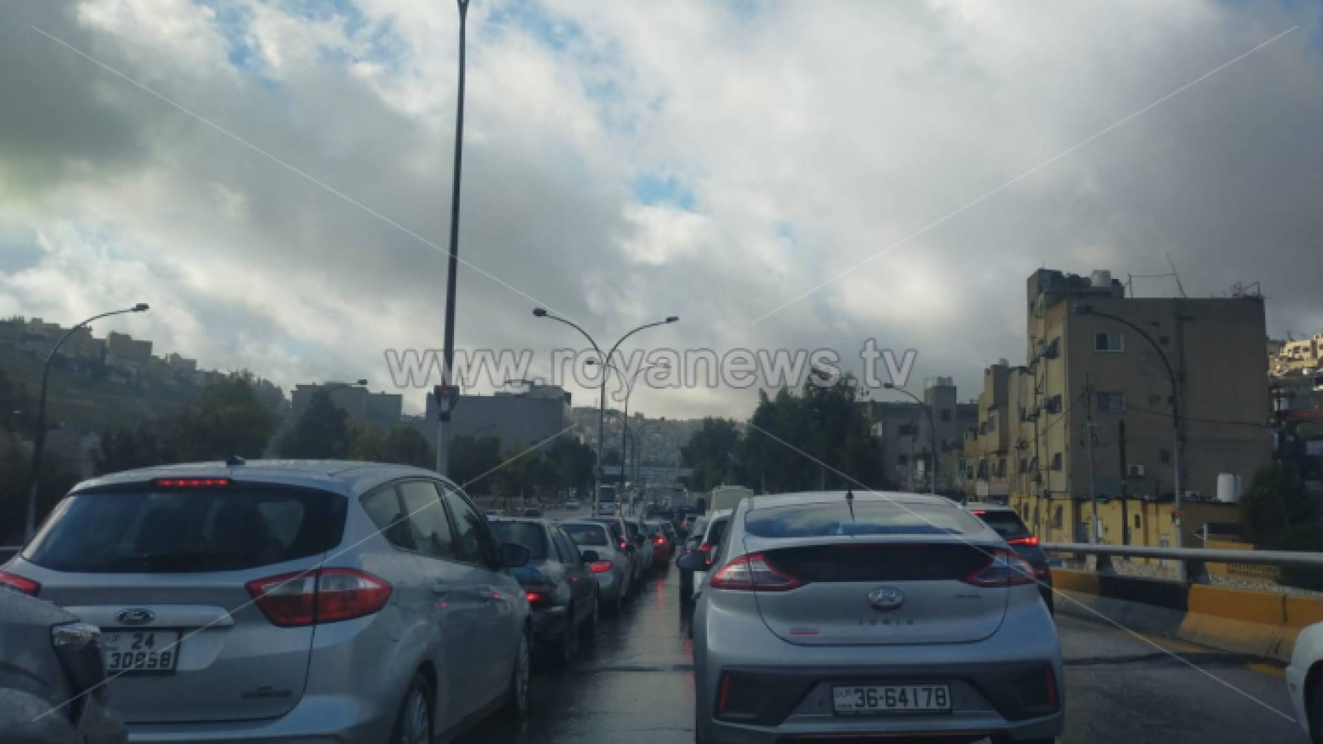 مركبات في أحد شوارع العاصمة عمان