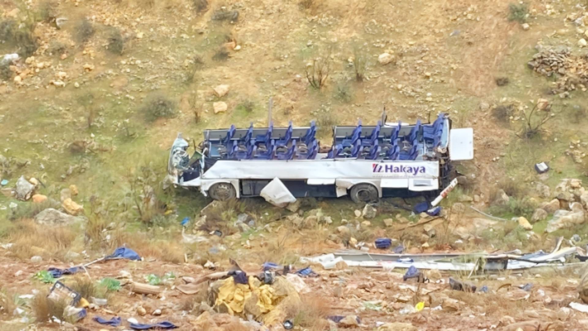 حافلة النقل التي تدهورت على طريق سلحوب