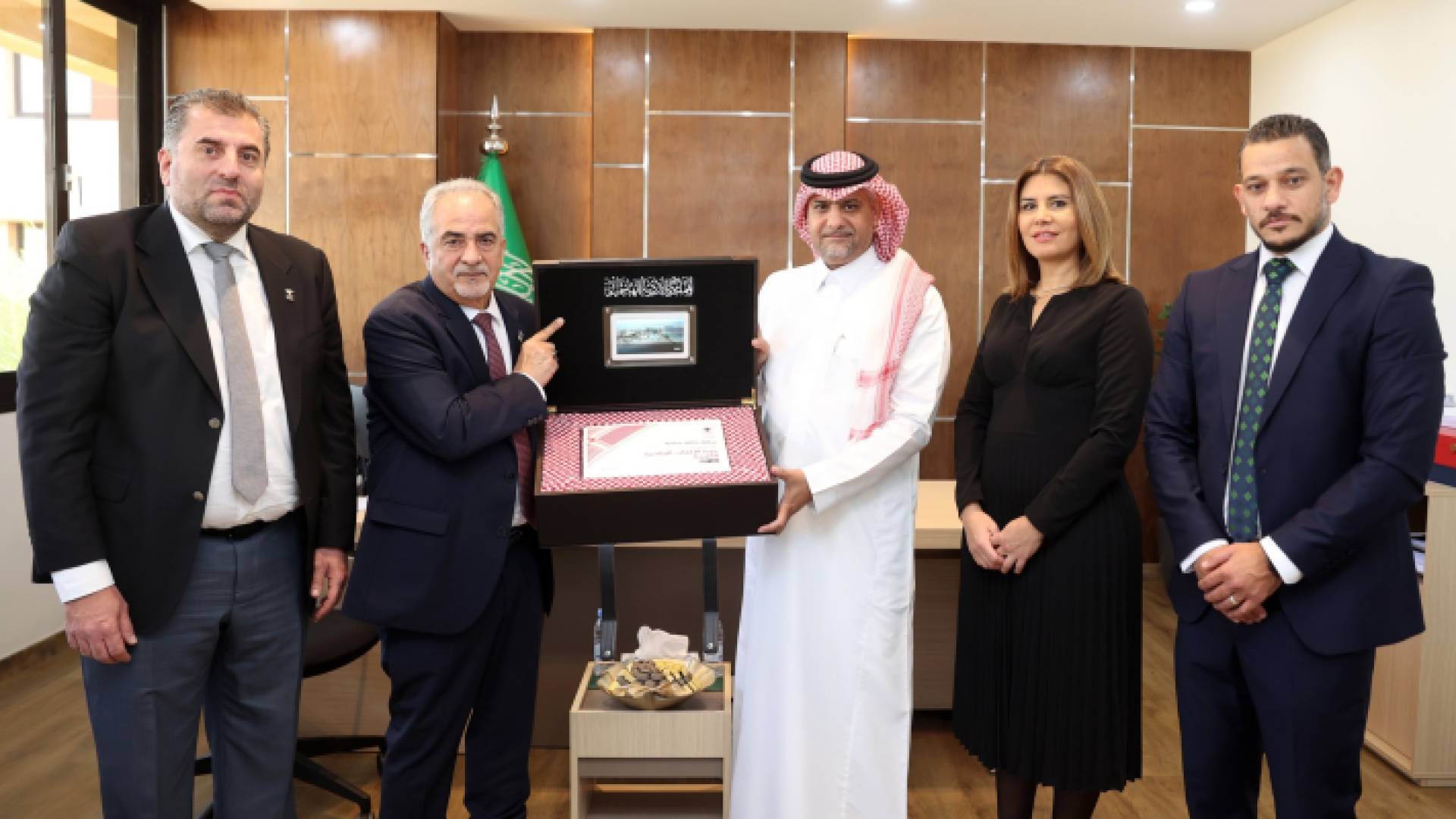 من تقديم الملف