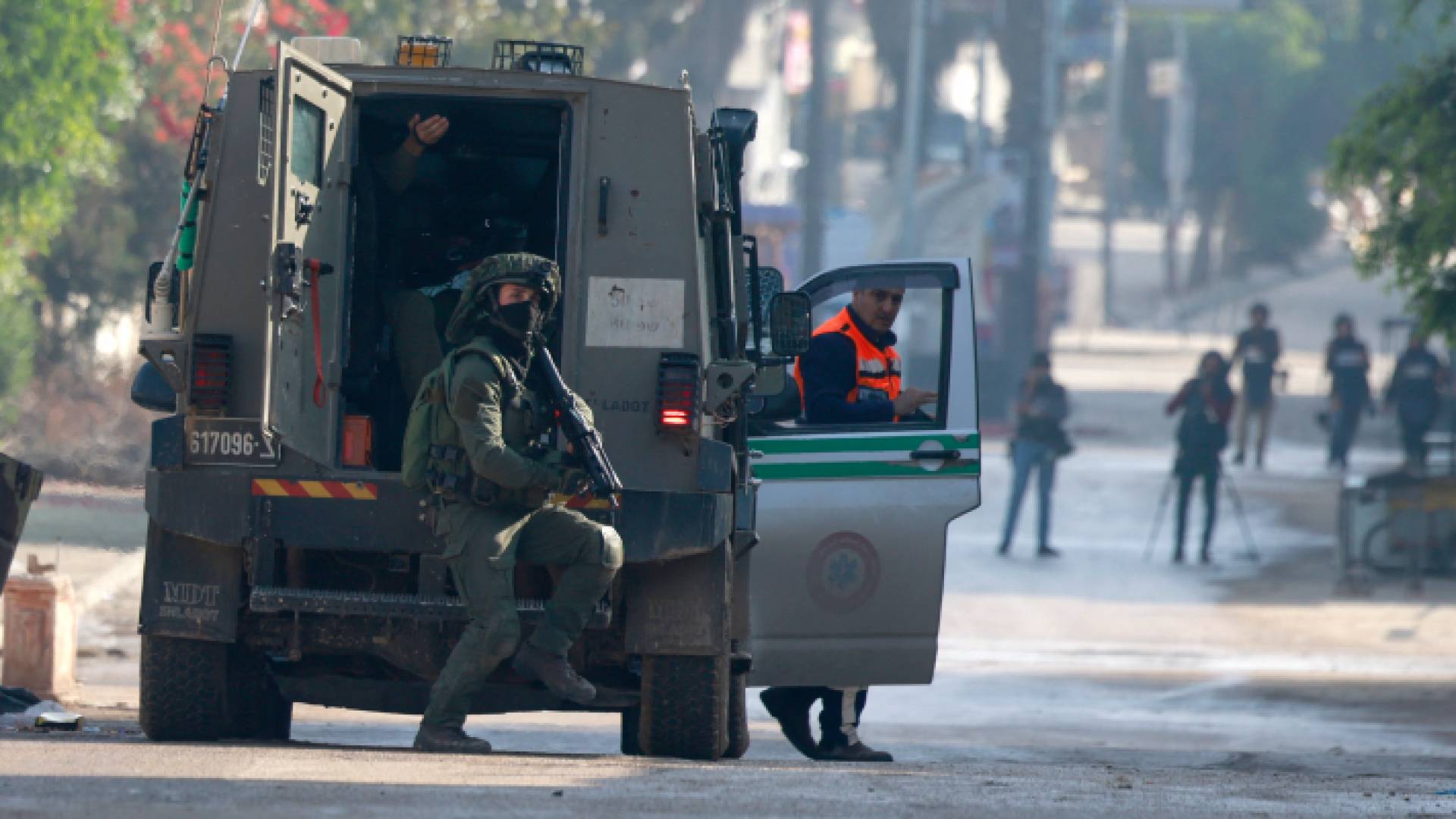 جندي من الاحتلال الإسرائيلي في احد شوارع جنين