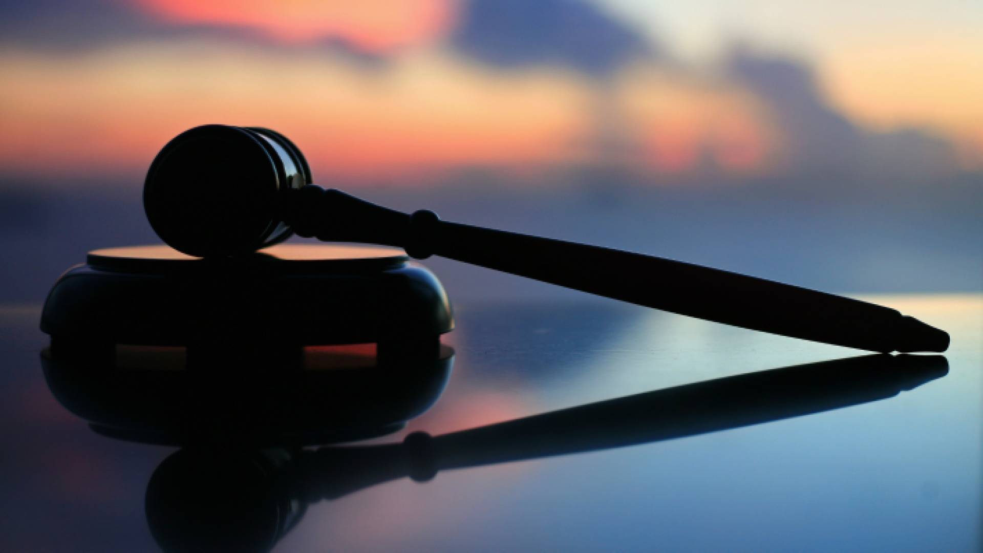 مطرقة محكمة