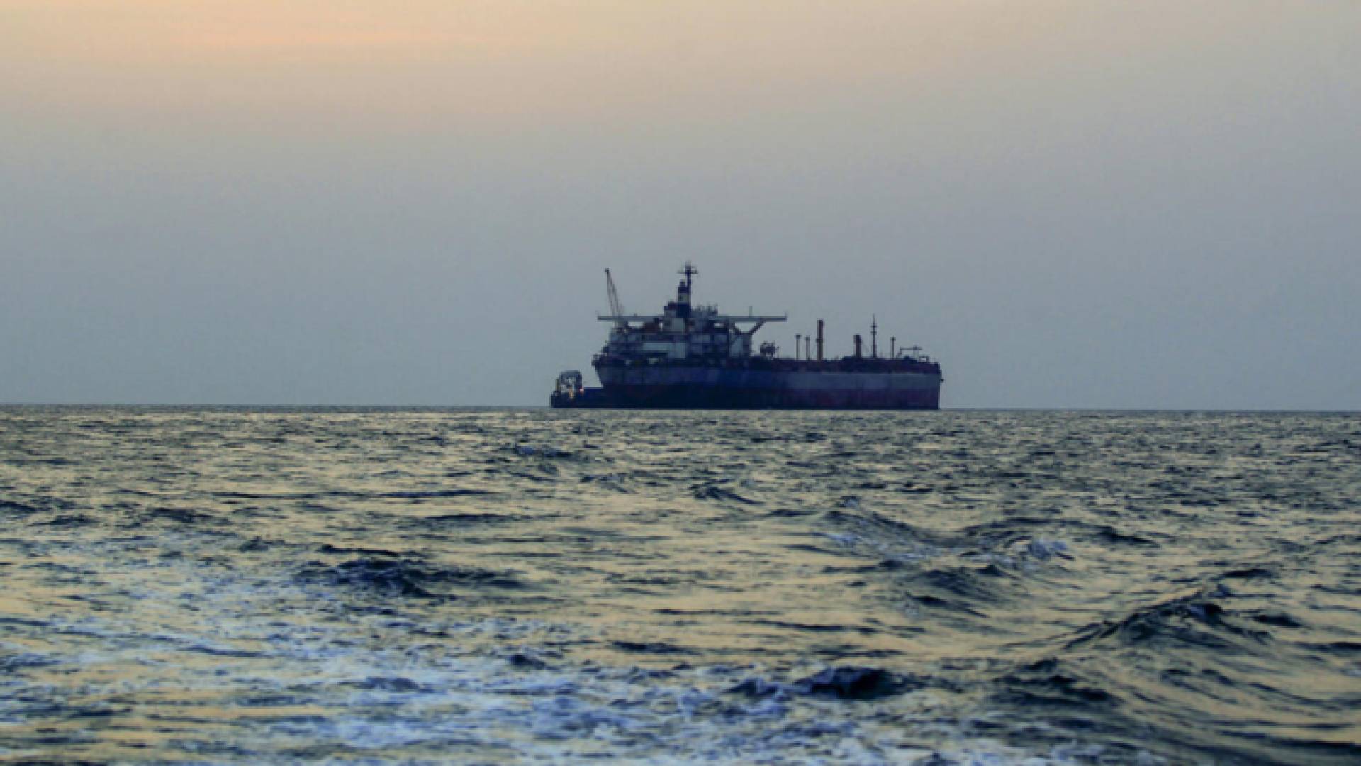 سفينة في البحر الأحمر -أ ف ب