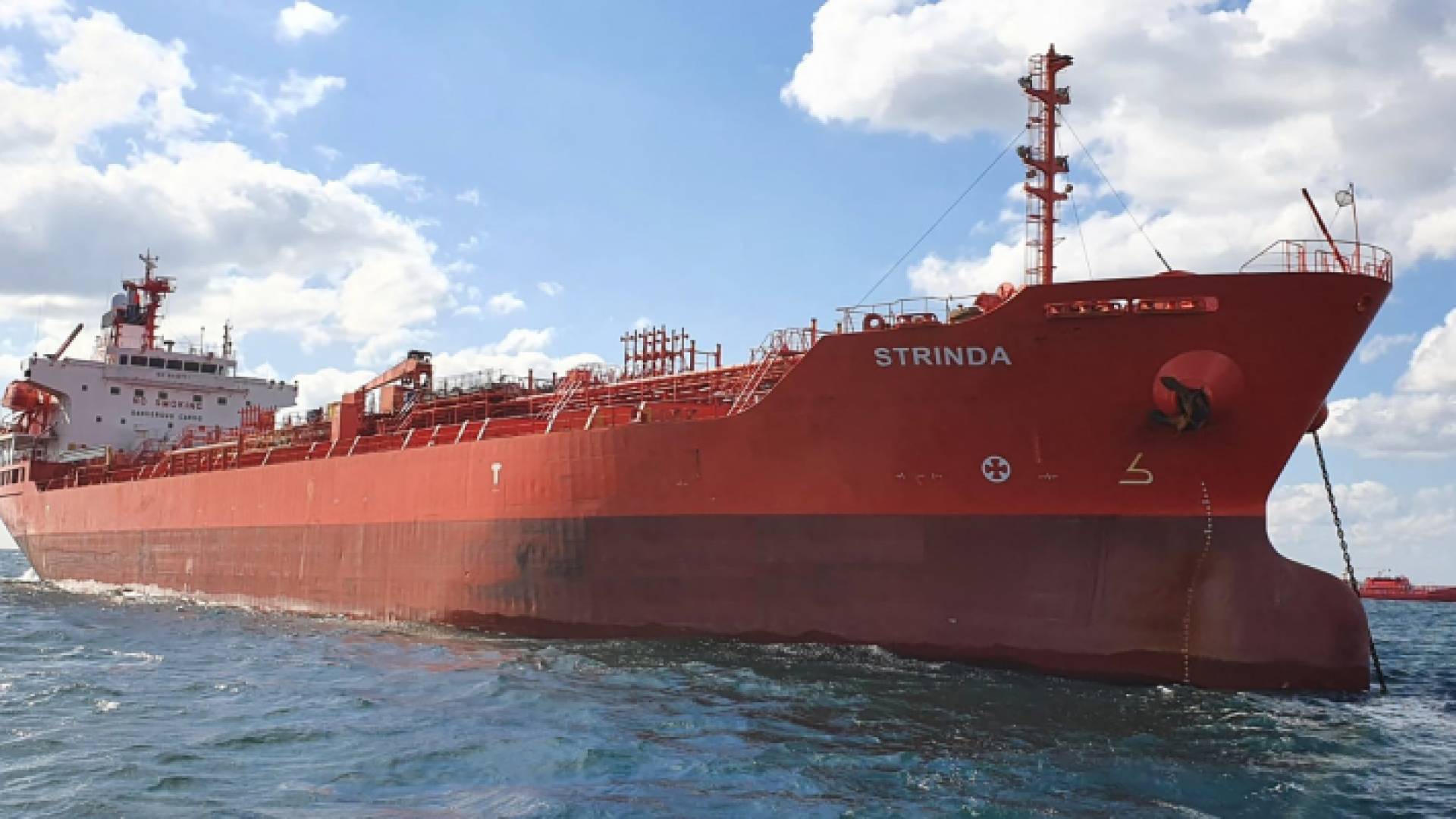 صورة أرشيفية لناقلة ترفع العلم النرويجي في البحر الأحمر - AFP