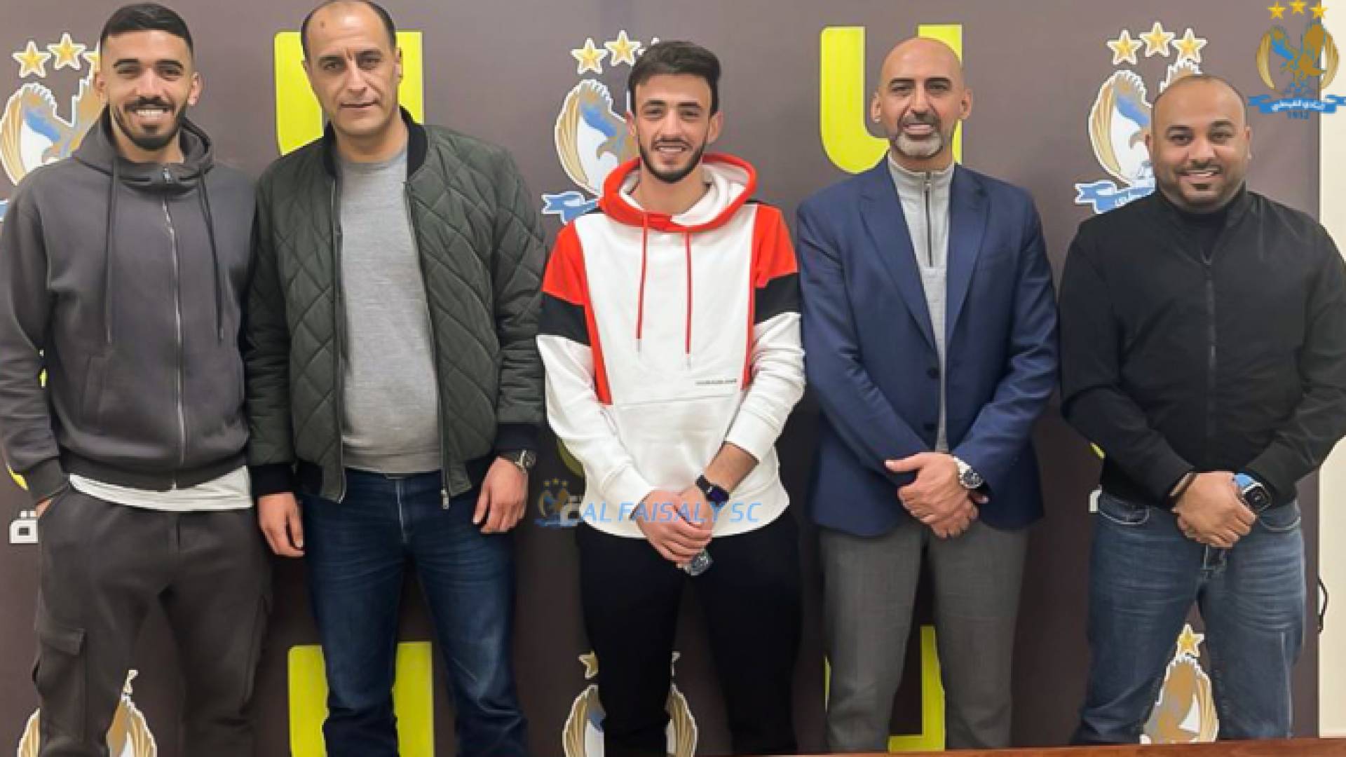 من توقيع العقود