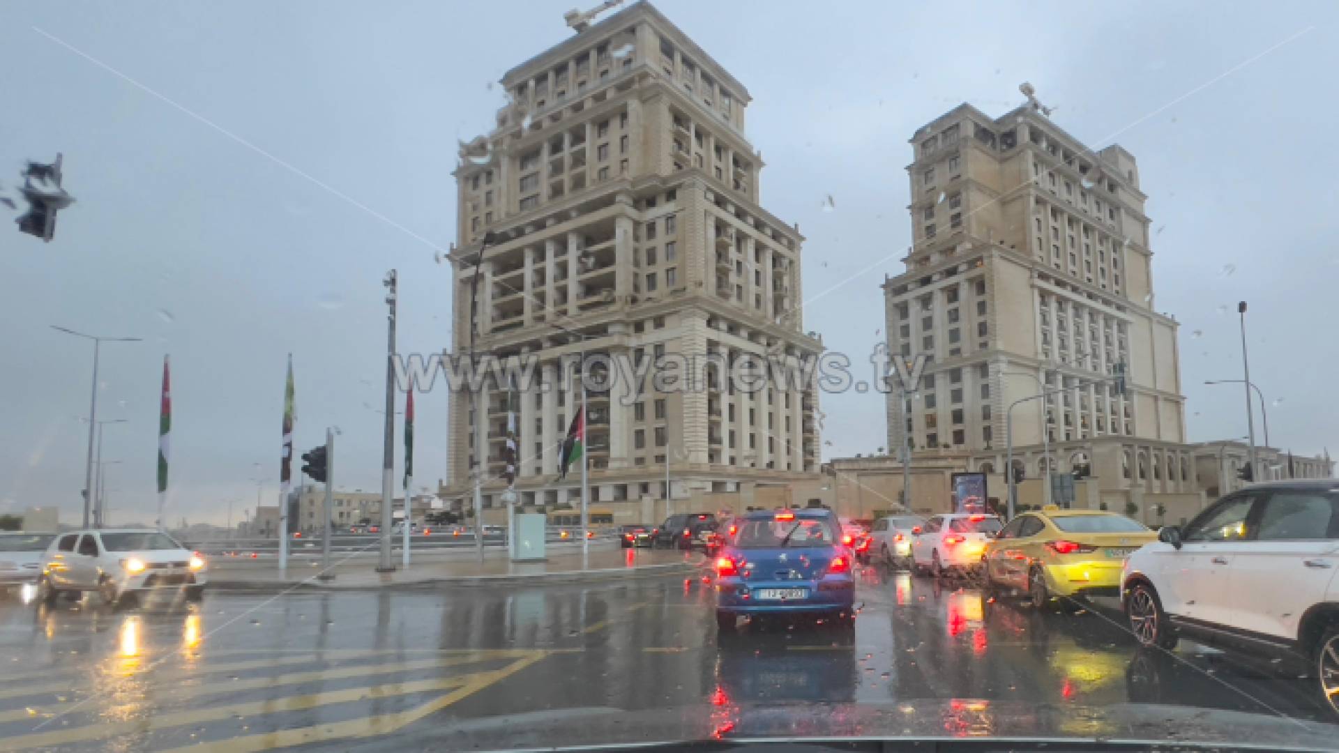 مركبات في إحدى شوارع العاصمة عمان