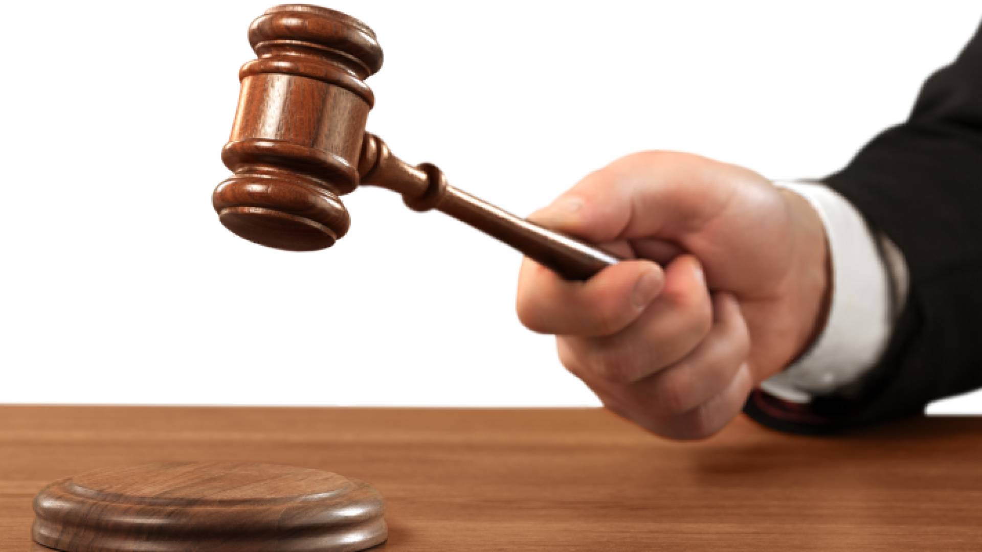 مطرقة محكمة