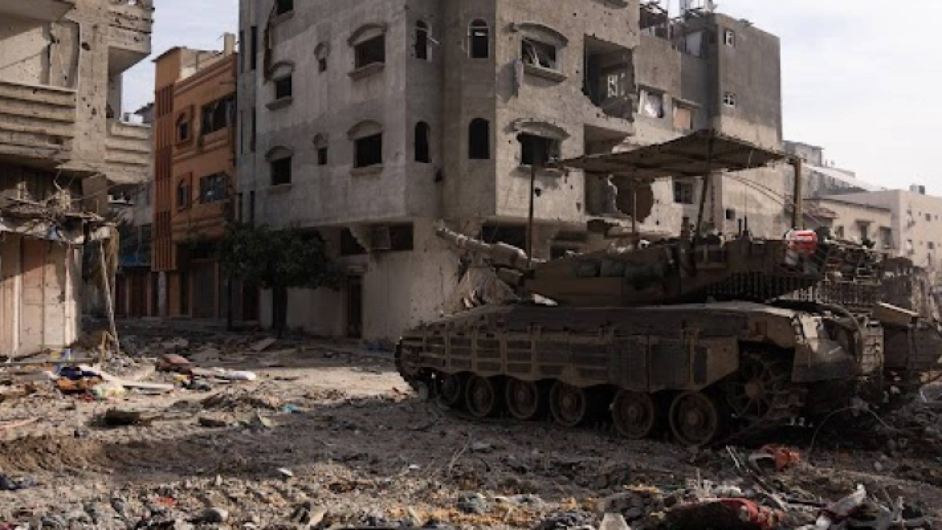 دبابة لجيش الاحتلال الإسرائيلي في قطاع غزة