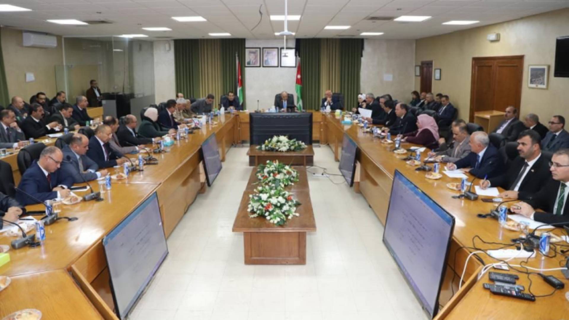 جانب من اجتماع لجنة التخطيط في وزارة التربية والتعليم