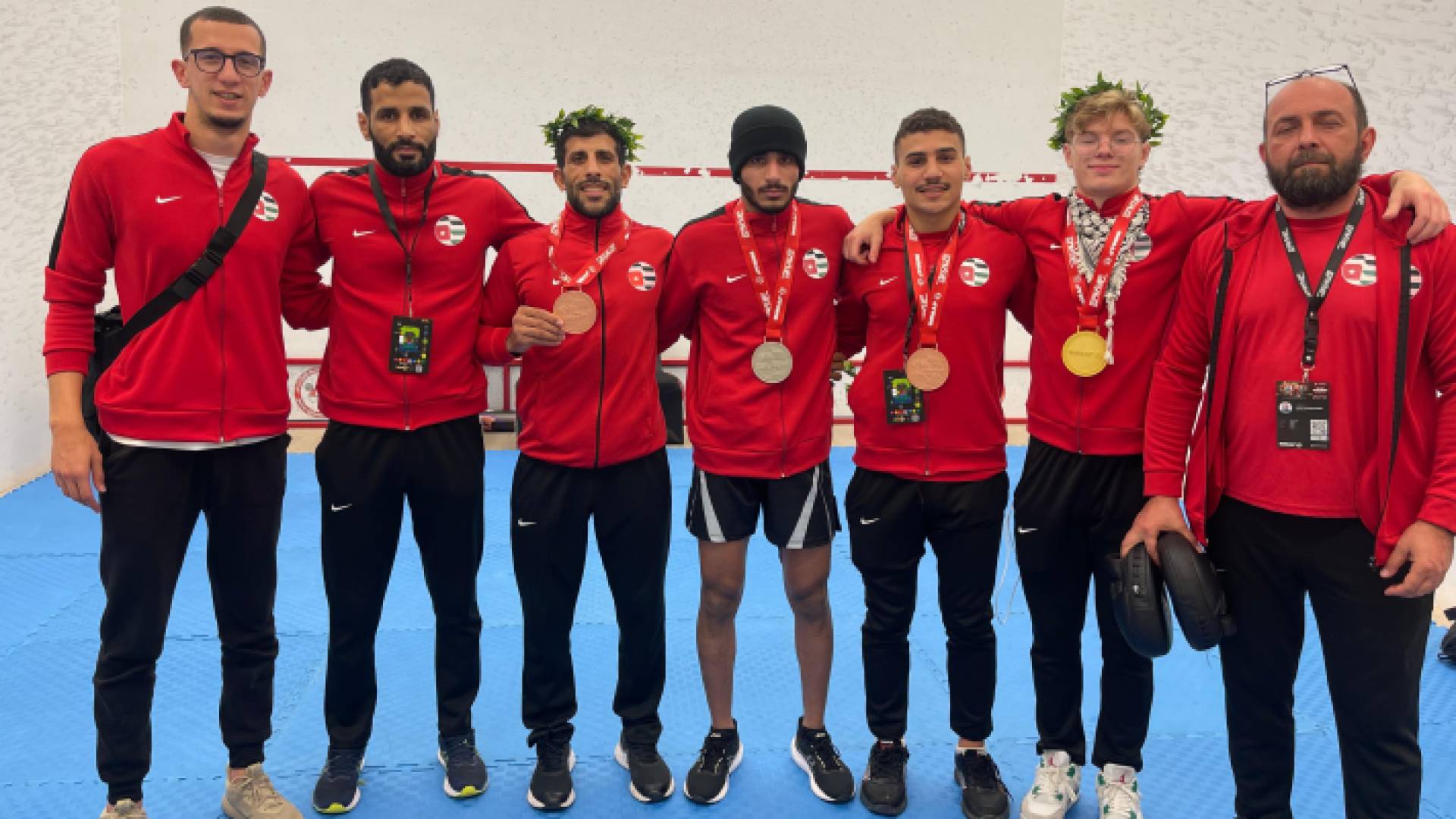 لاعبو المنتخب الوطني للفنون القتالية المختلطة