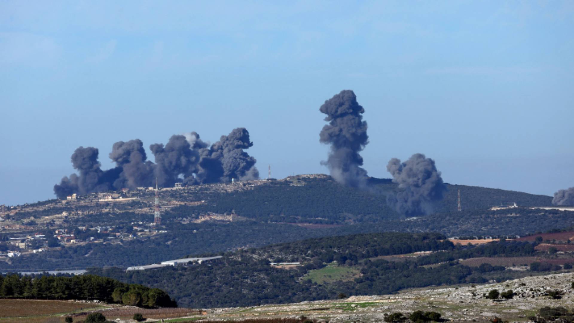 الصورة من قصف الاحتلال لمواقع فرب الحدود اللبنانية - AFP