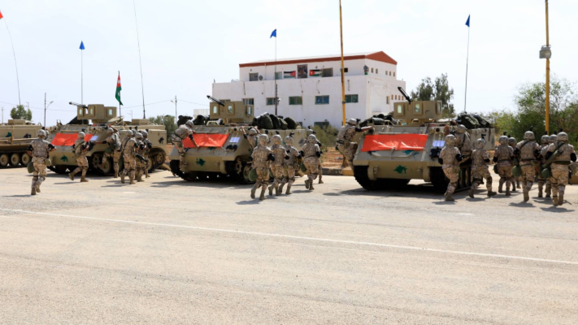 أفراد من الجيش العربي