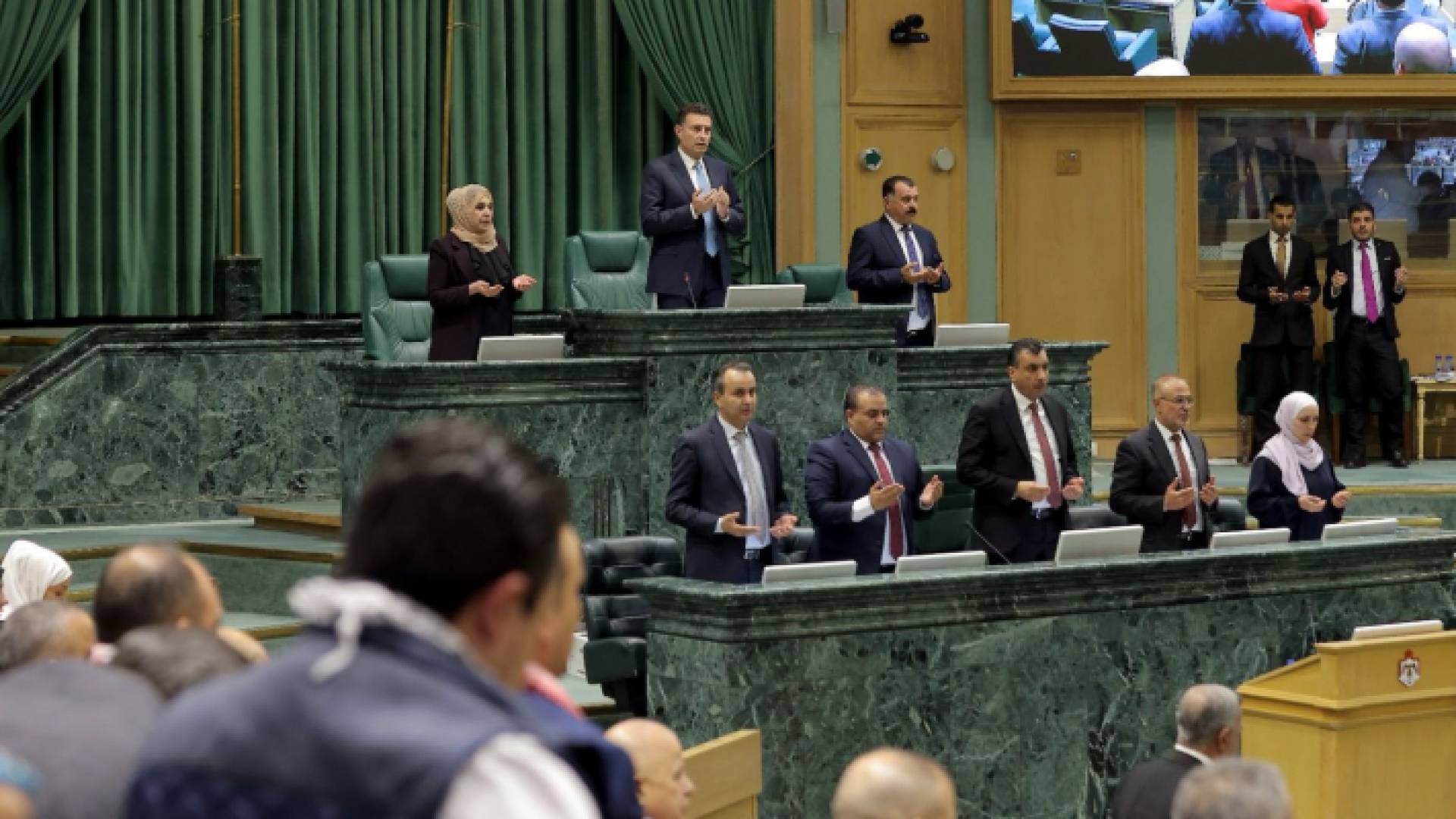 النواب يقرؤون الفاتحة